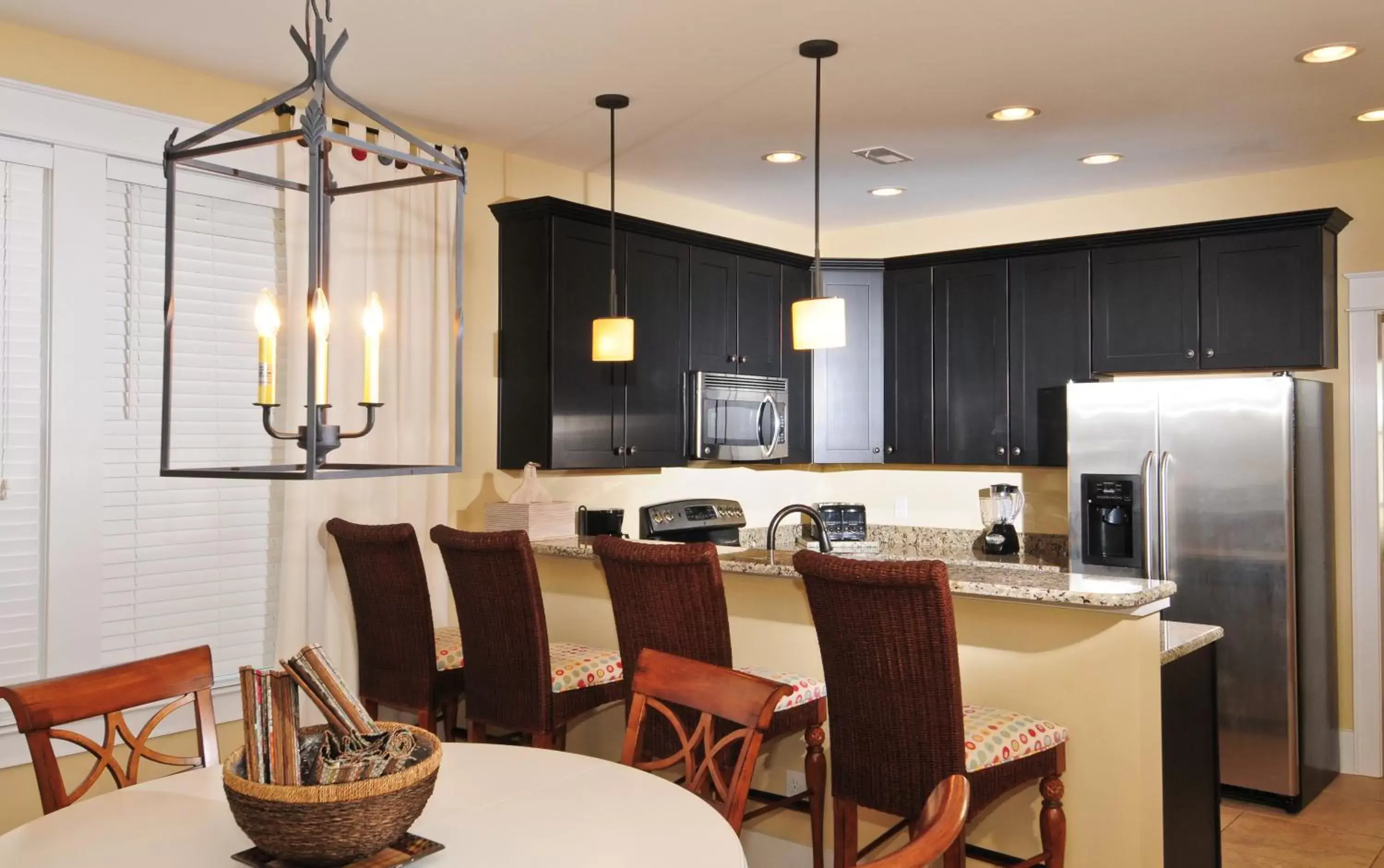 Kitchen or kitchenette, Dining Area in North Beach Resort & Villas