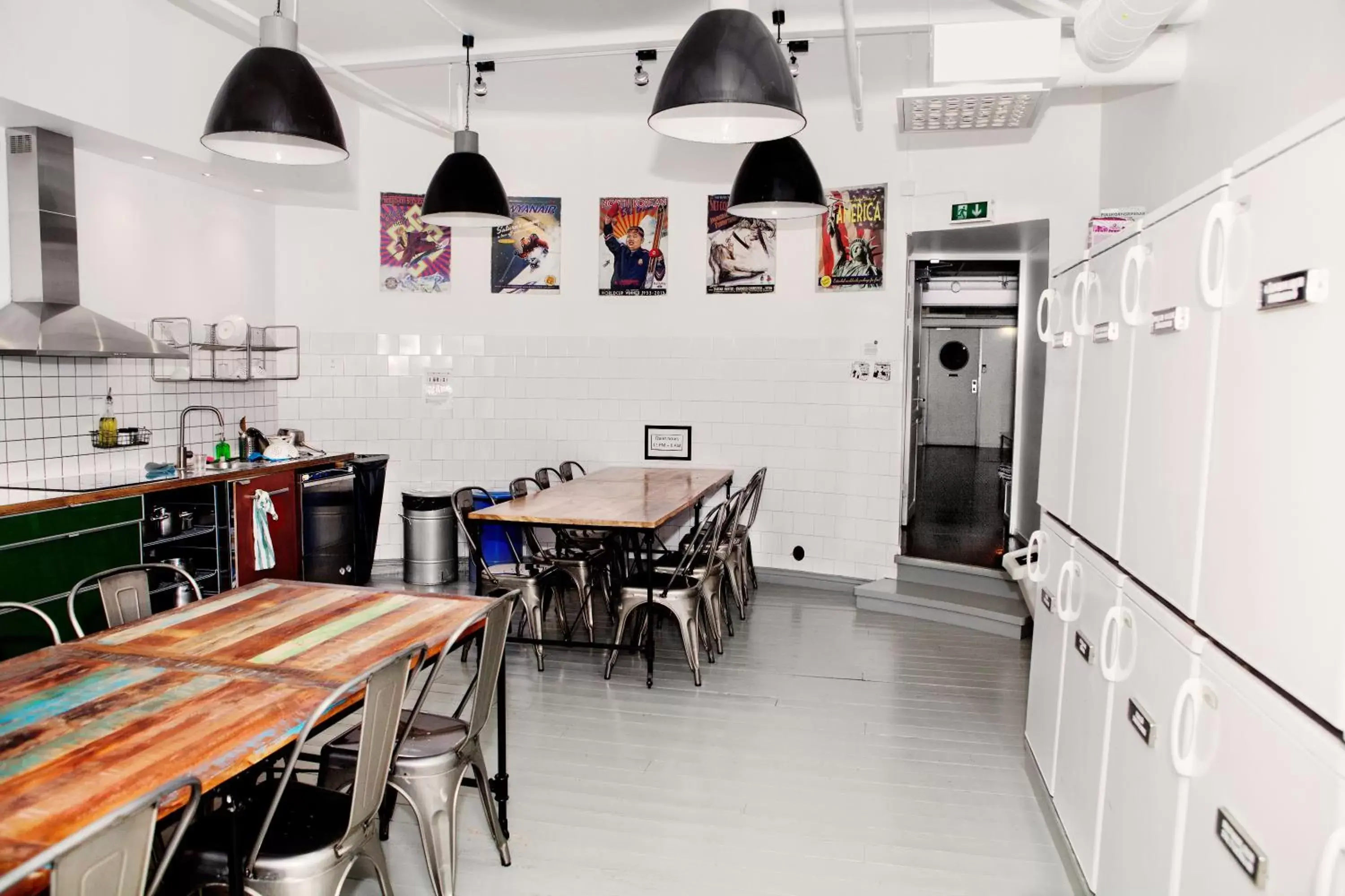 Communal kitchen, Dining Area in City Backpackers Hostel