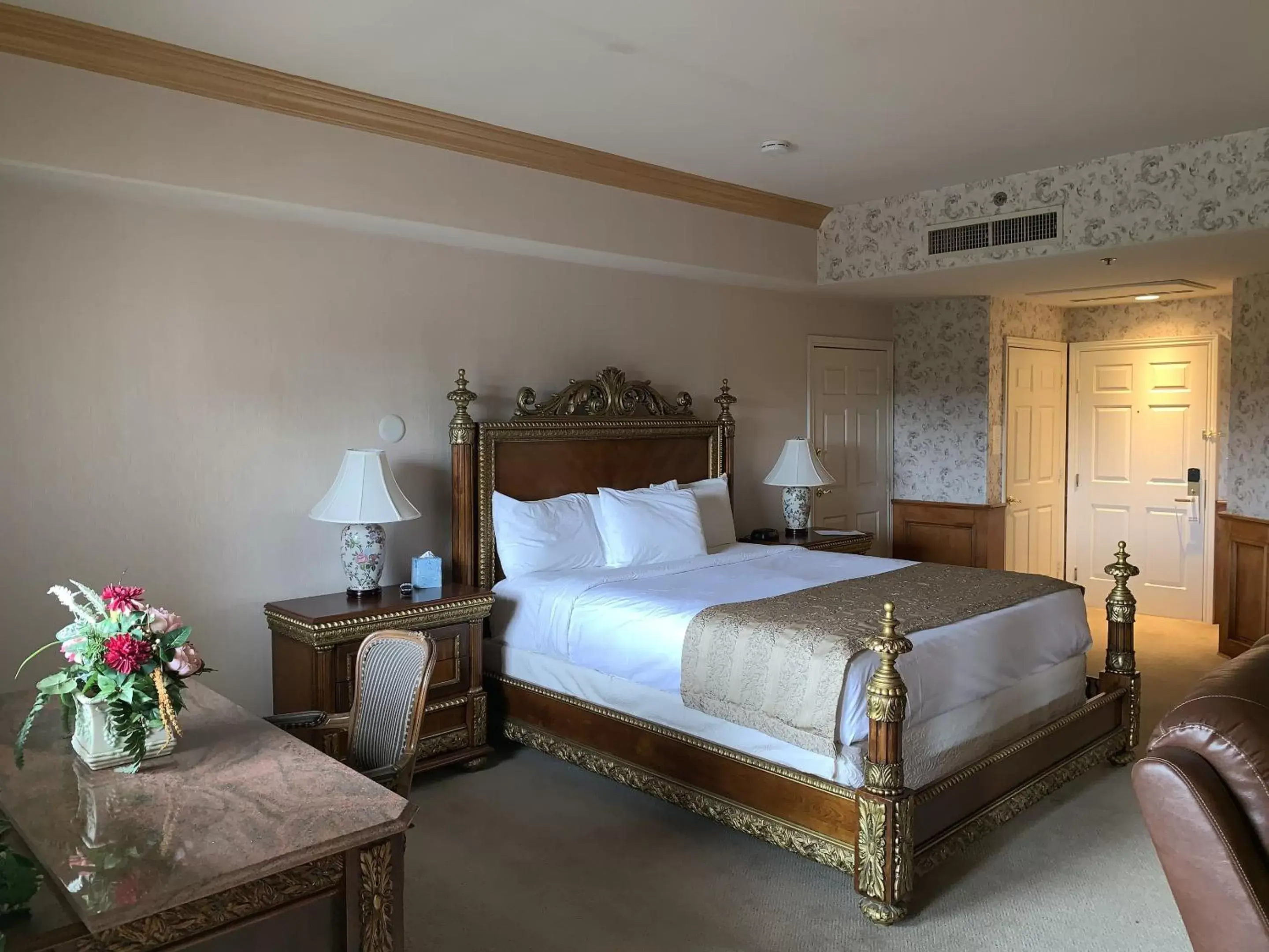 Bedroom, Bed in Churon Inn Winery