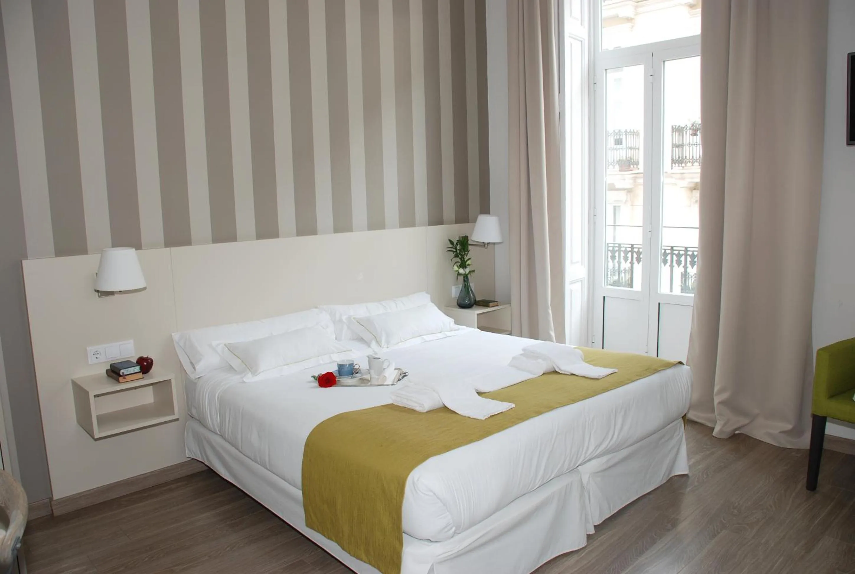 Photo of the whole room, Bed in Hotel San Lorenzo Boutique Plaza