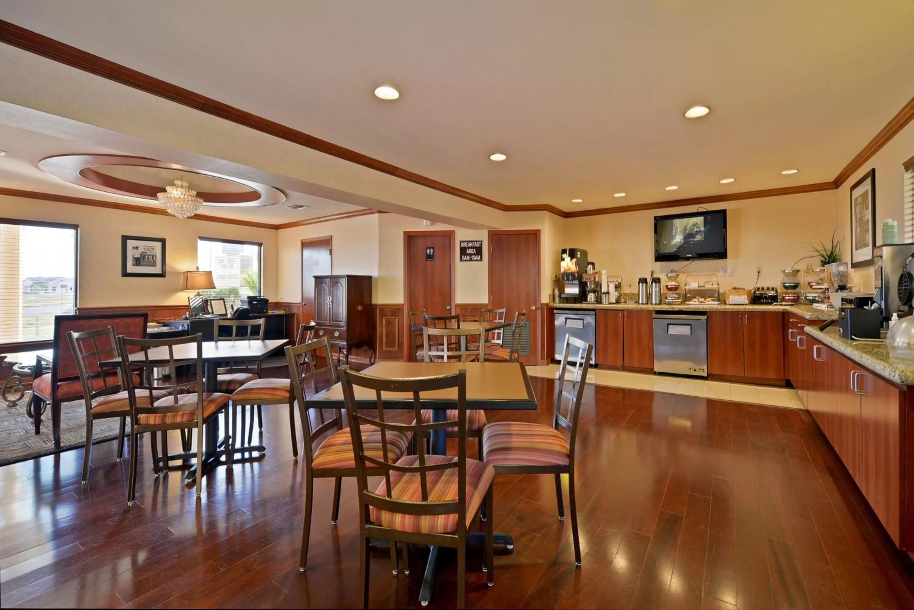 Restaurant/places to eat in Super 8 by Wyndham Corpus Christi Northwest