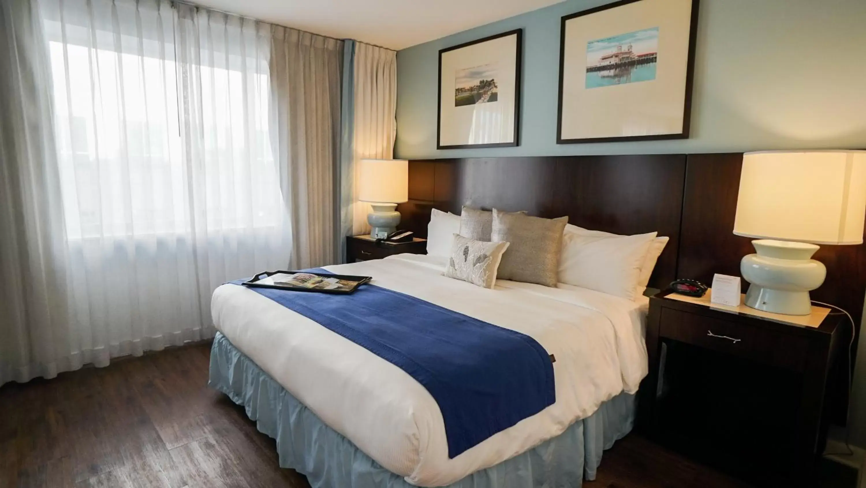 Photo of the whole room, Bed in The Banyan Hotel Fort Myers, Tapestry Collection by Hilton