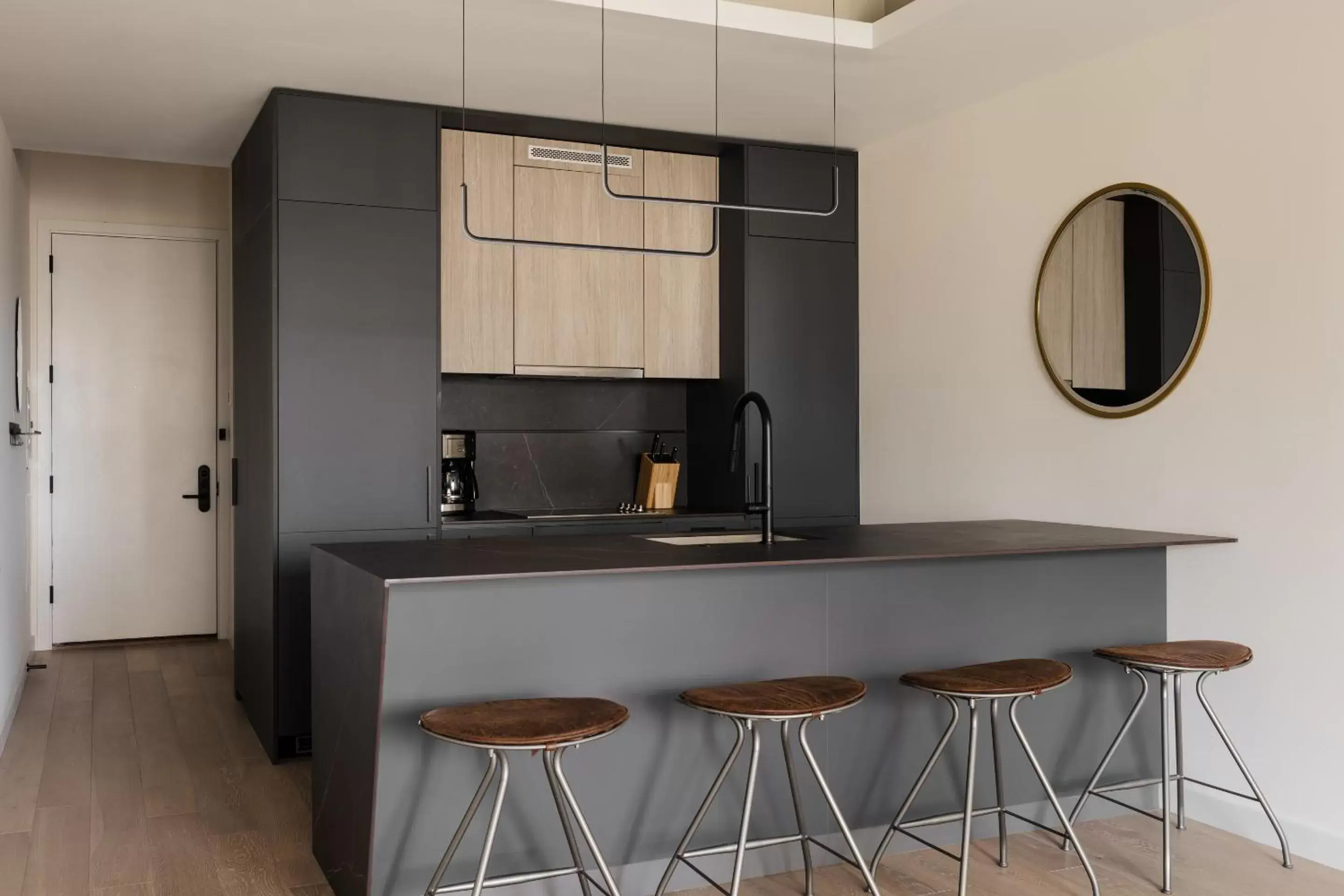 Living room, Kitchen/Kitchenette in Sonder Onyx