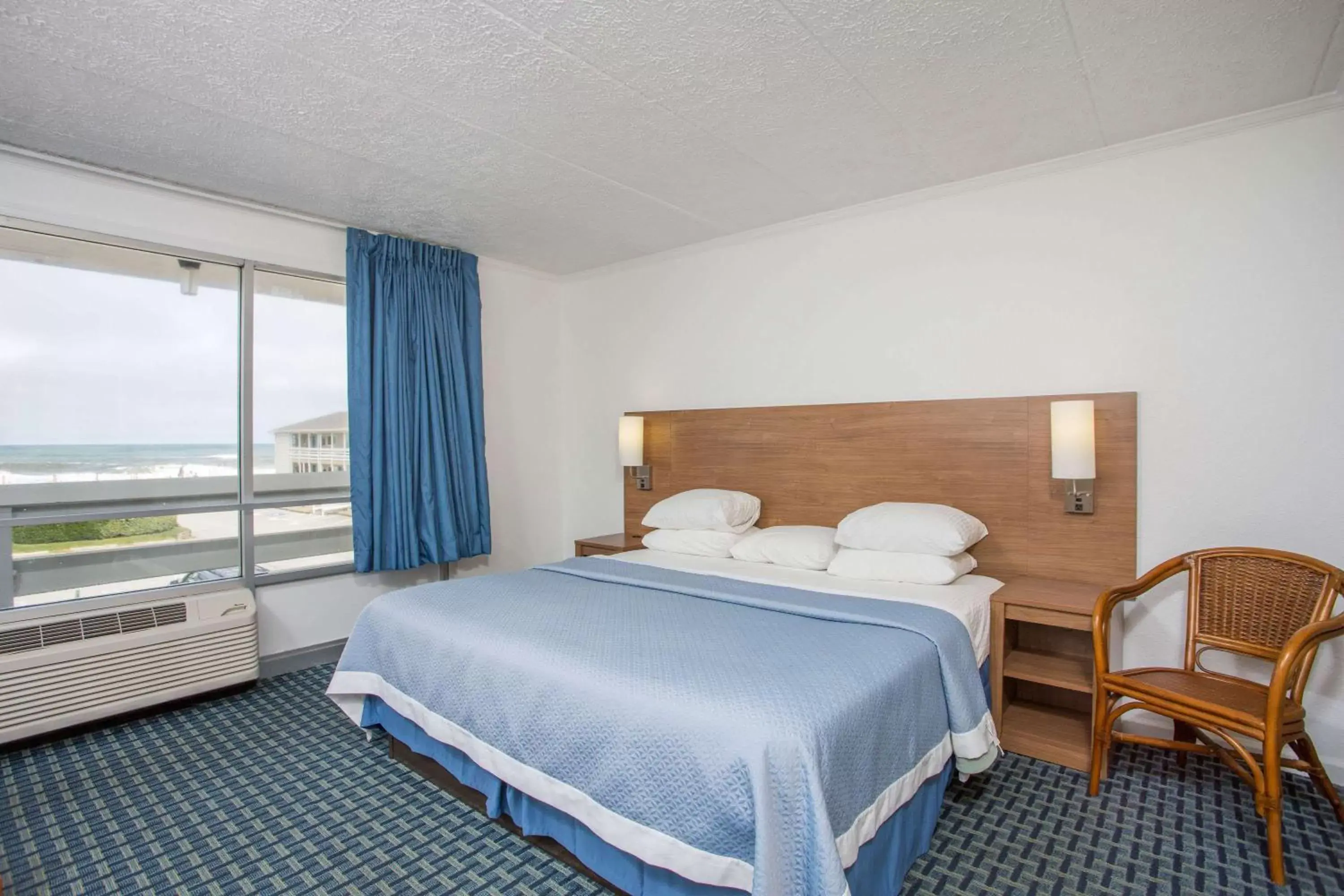 Photo of the whole room, Bed in Mariner Inn And Suites