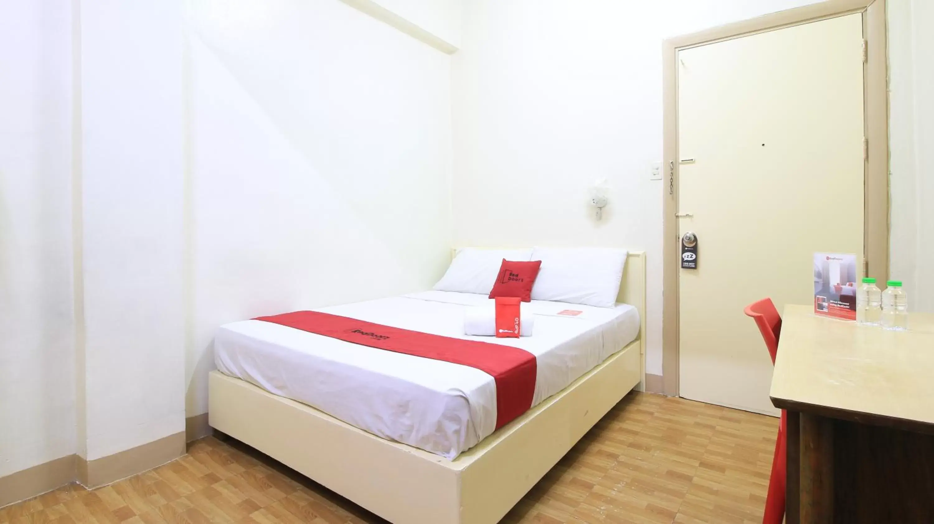 Bed in RedDoorz Plus @ Chinatown Binondo