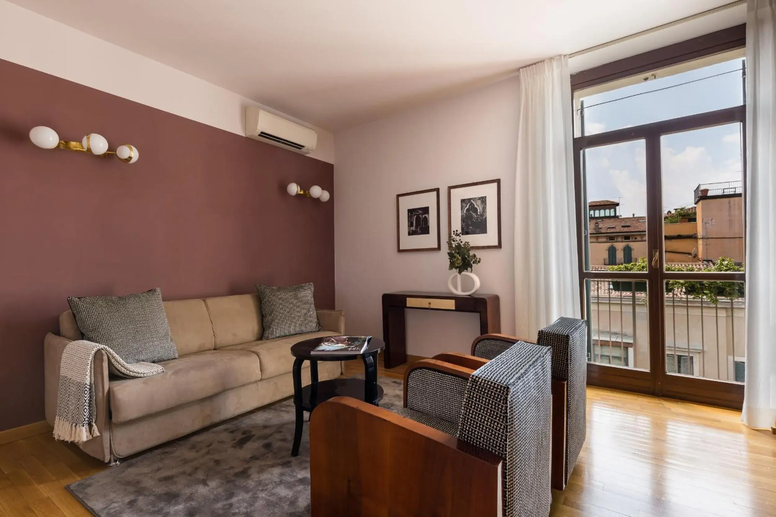 TV and multimedia, Seating Area in Escalus Luxury Suites Verona