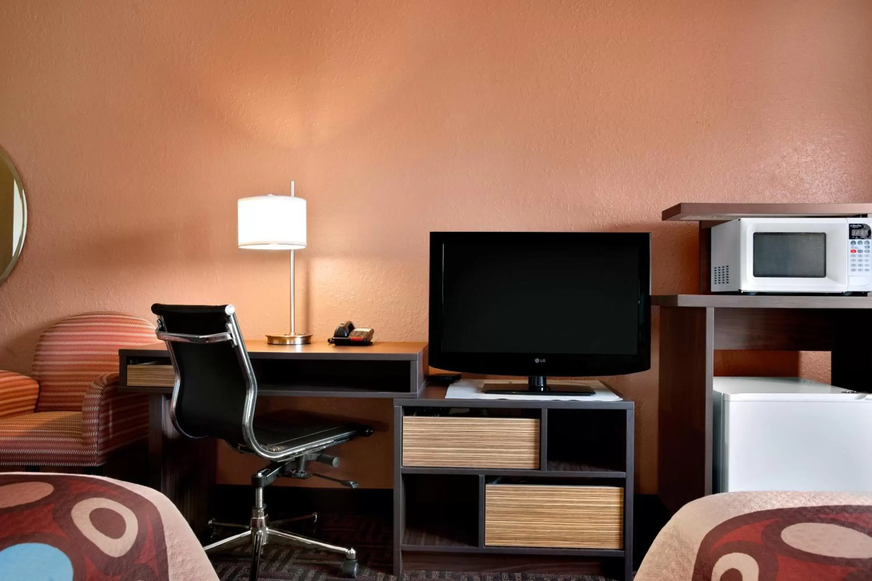 TV and multimedia, TV/Entertainment Center in Super 8 by Wyndham Effingham