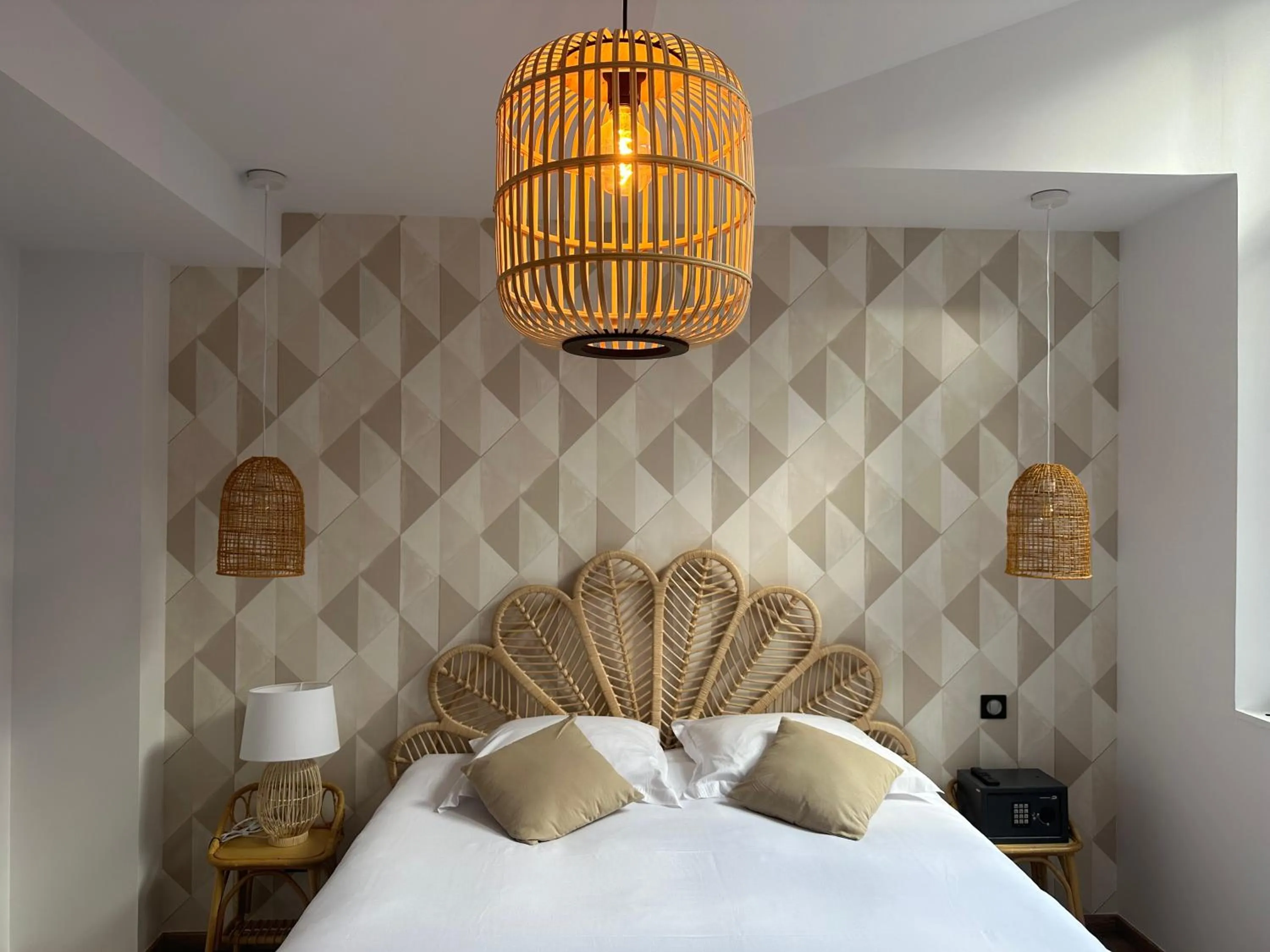 Bed in Hôtel Le Dormeur du Val