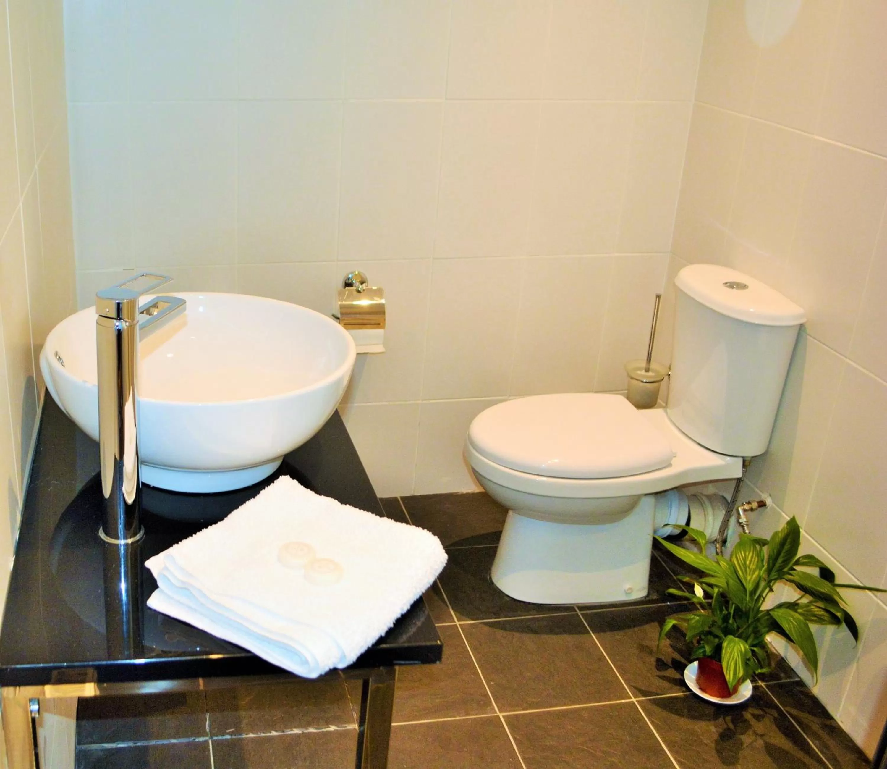 Bathroom in Four Saints Brig Y Don Hotel