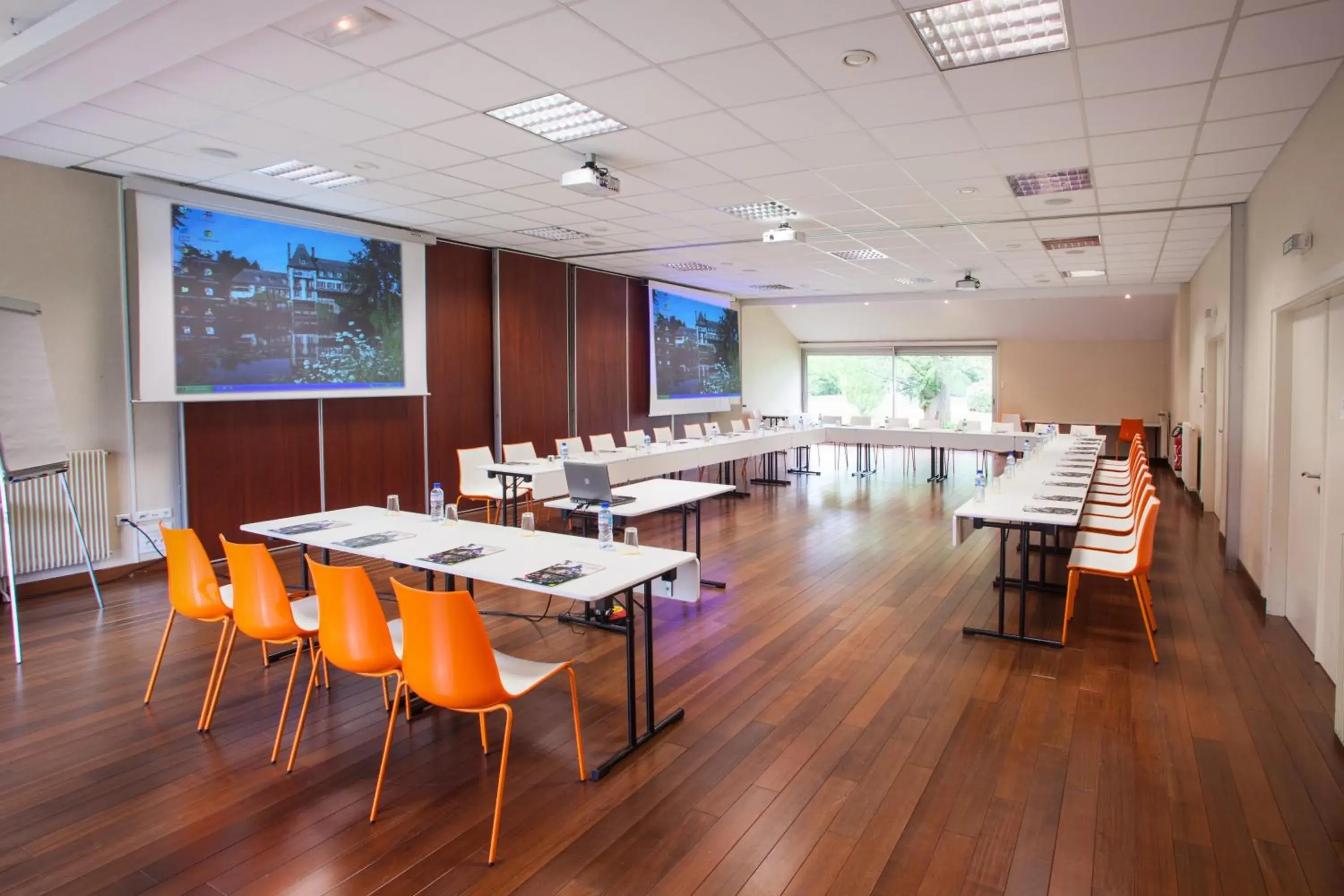 Business facilities in Logis Ar Milin