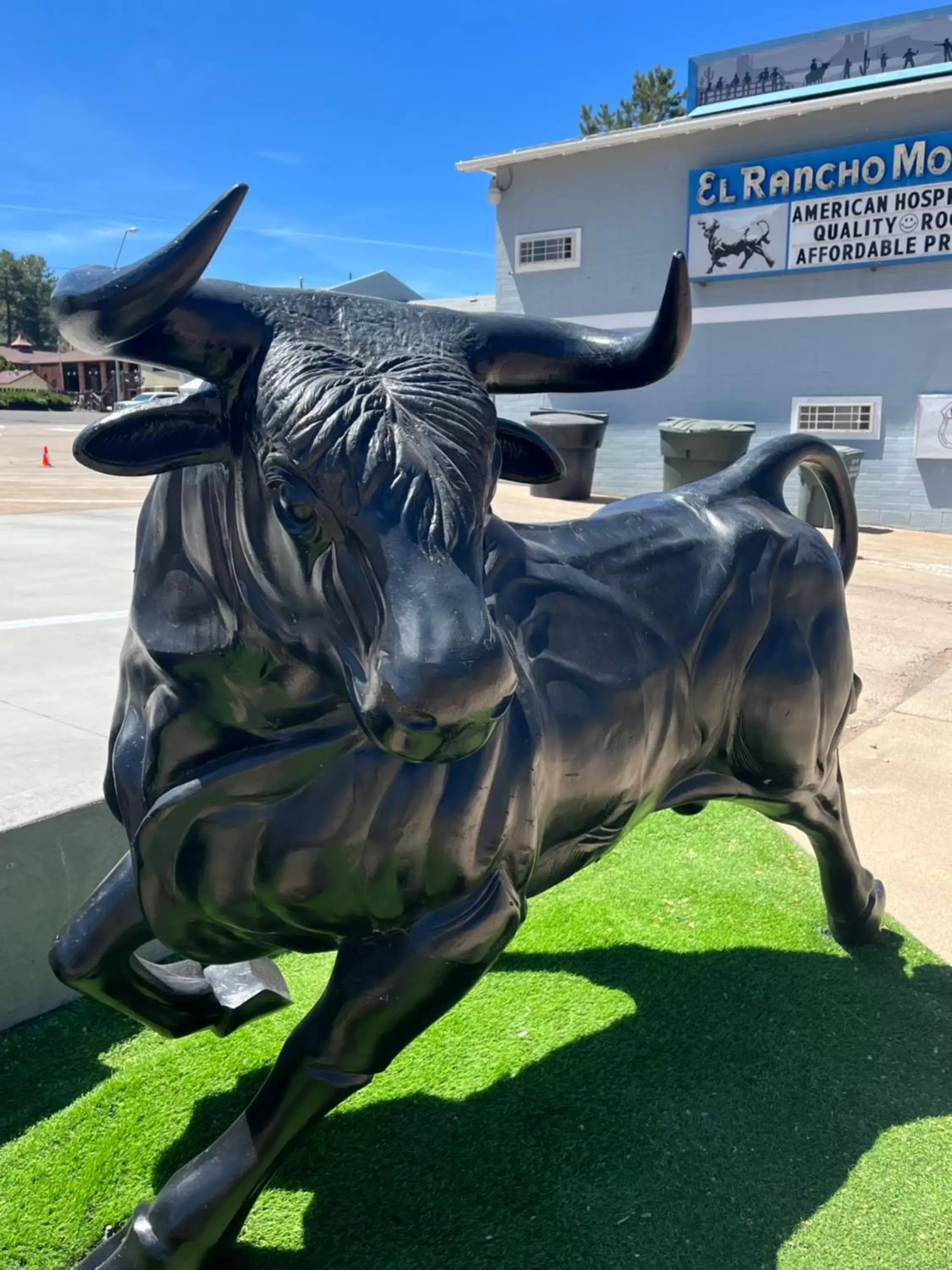 Nearby landmark in El Rancho Motel