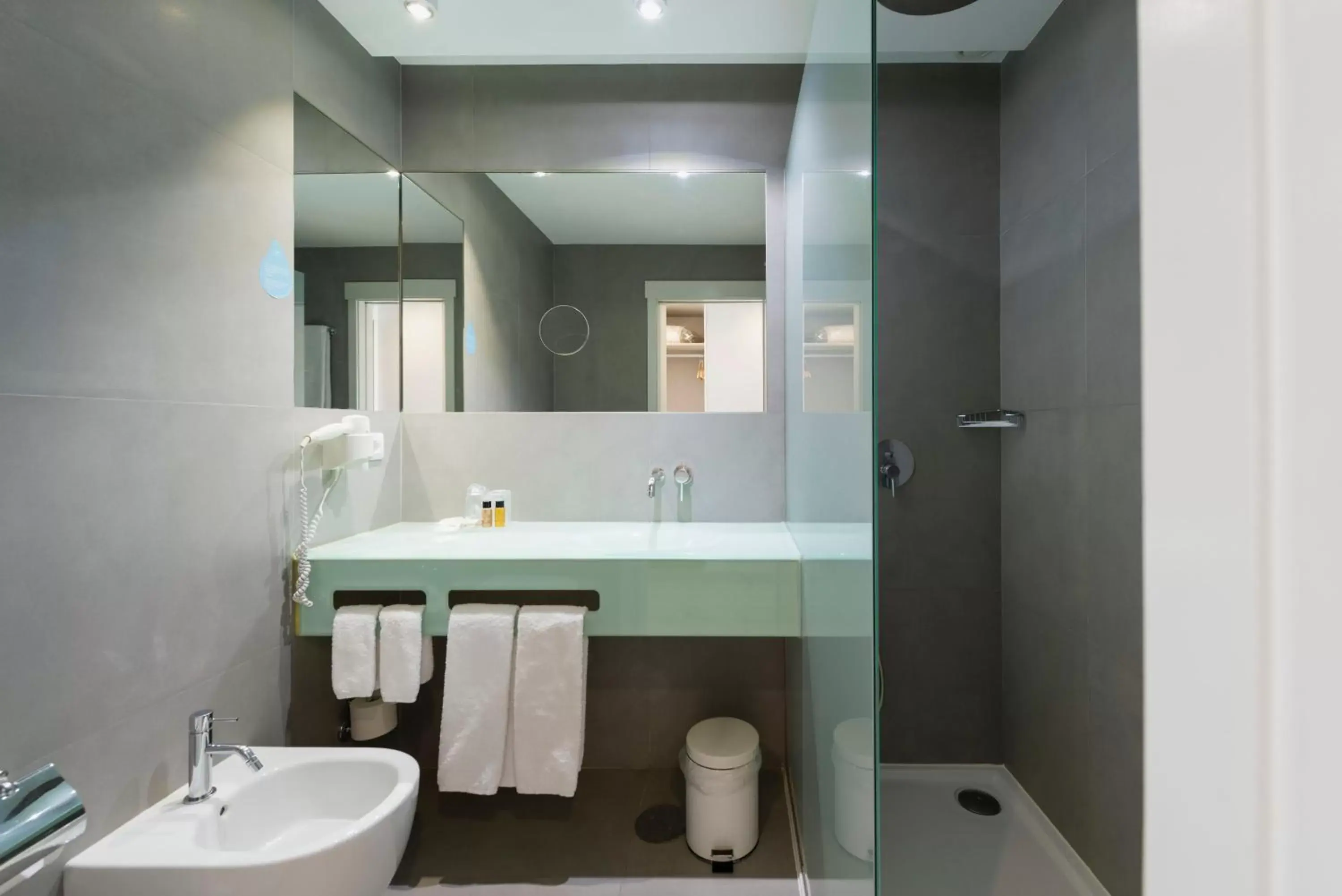 Bathroom in Varzinn Hotel