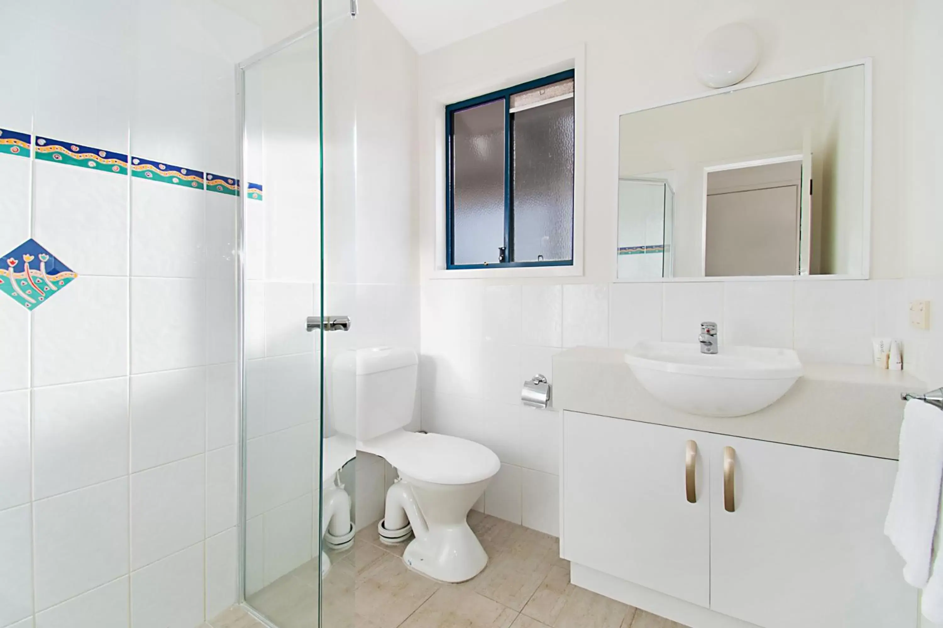 Shower, Bathroom in Gosamara Apartments