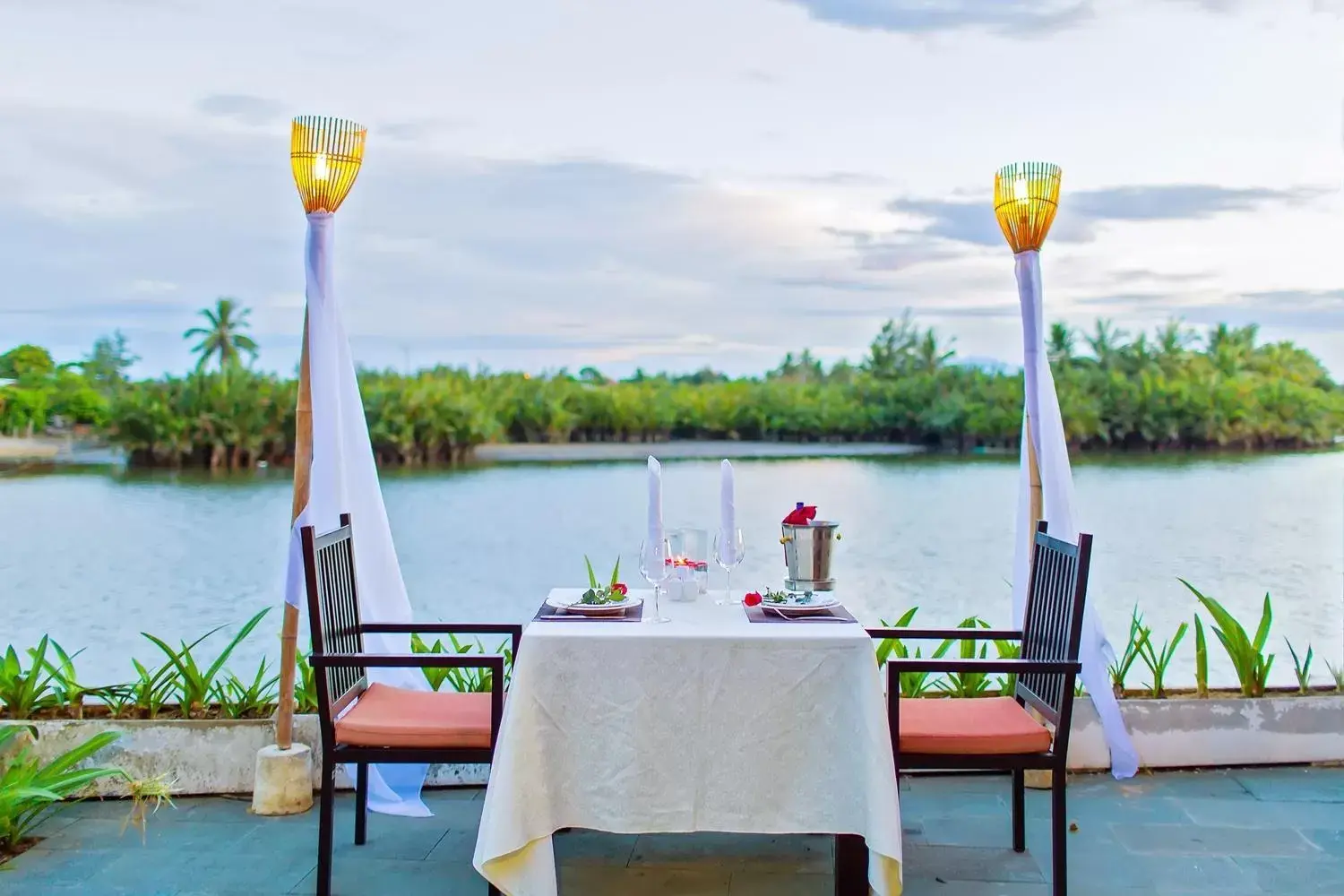 Restaurant/Places to Eat in Hoi An Beach Resort