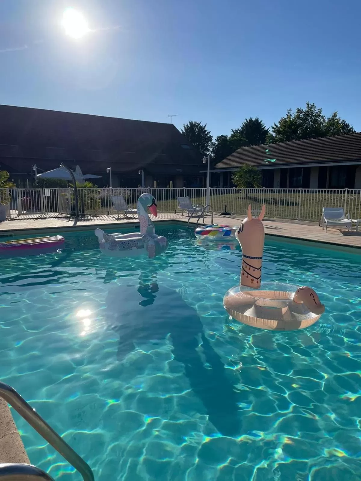 Swimming pool in Mercure Auxerre Autoroute du Soleil