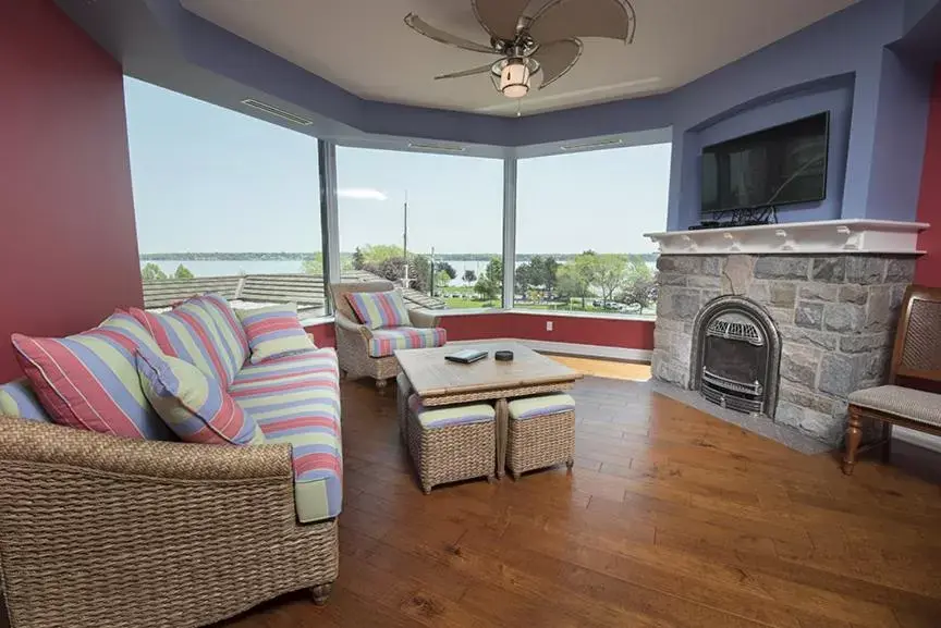 Living room, Seating Area in Tall Ships Landing Coastal Resort