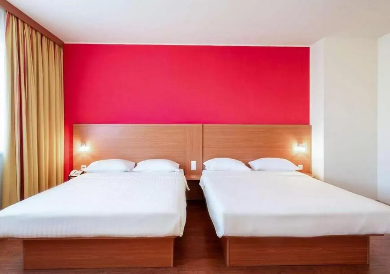 Bed in City Hotel Budapest