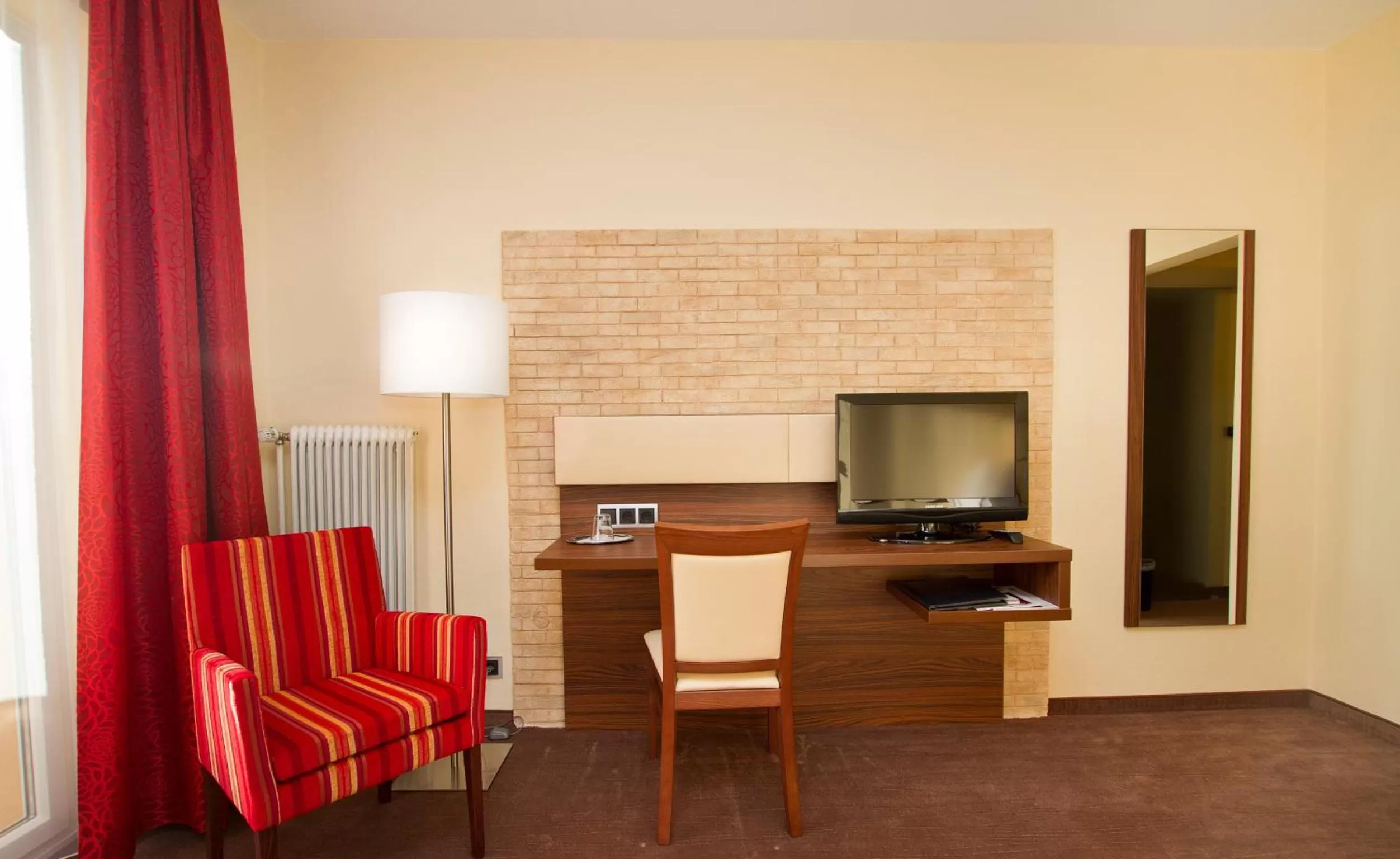 Living room, TV/Entertainment Center in SCHÖNIS-Landhotel