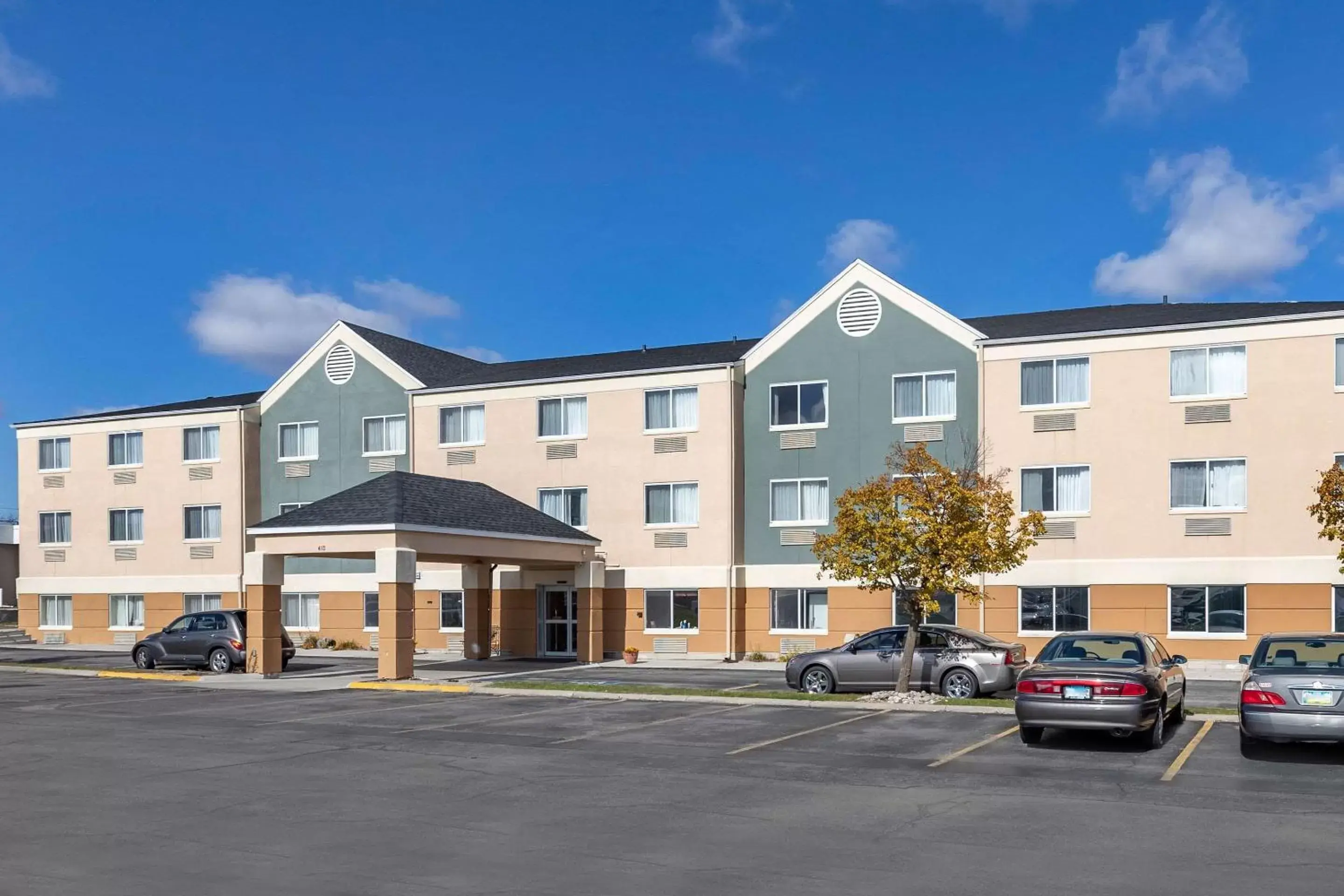 Property Building in Quality Inn & Suites Mason City