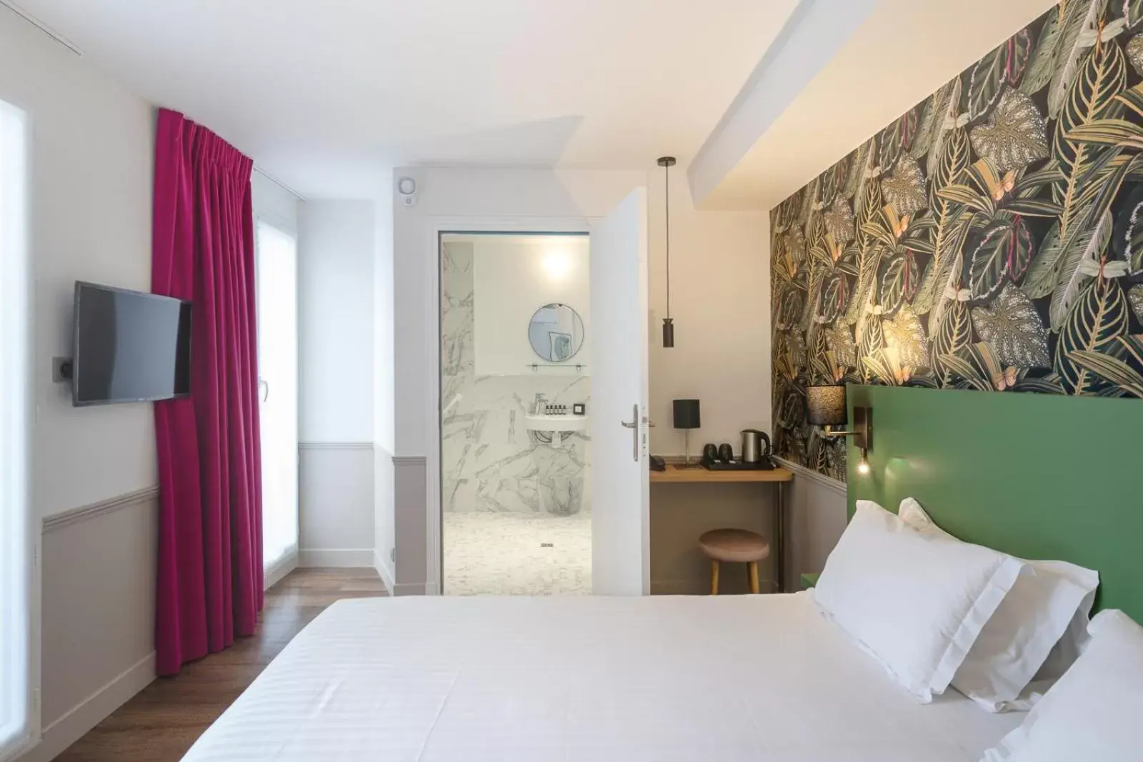 Deluxe Double or Twin Room with Balcony disability access in Hôtel 31 - Paris Tour Eiffel