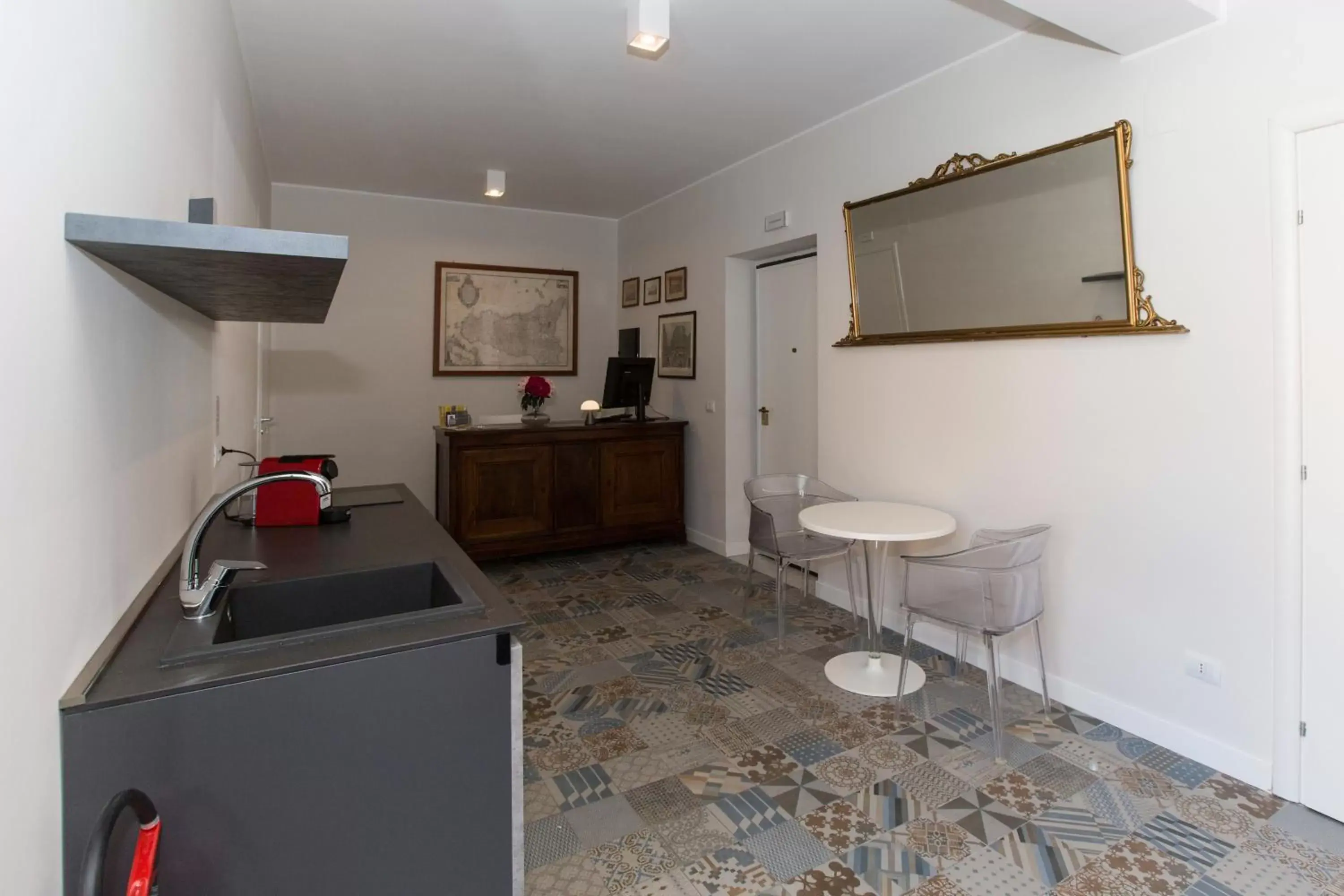 Kitchen/Kitchenette in Malù Suites