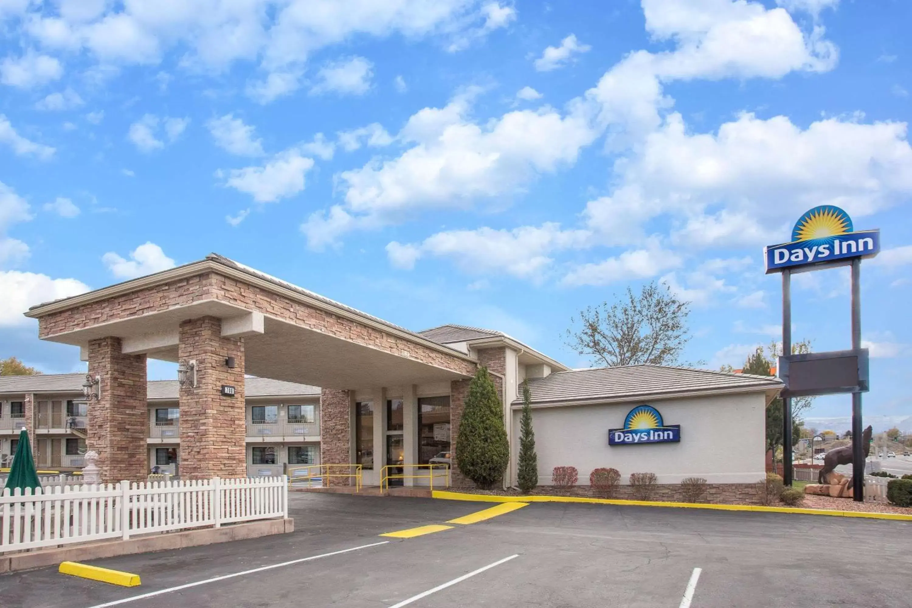 Property building in Days Inn by Wyndham Grand Junction Property building in Days Inn by Wyndham Grand Junction