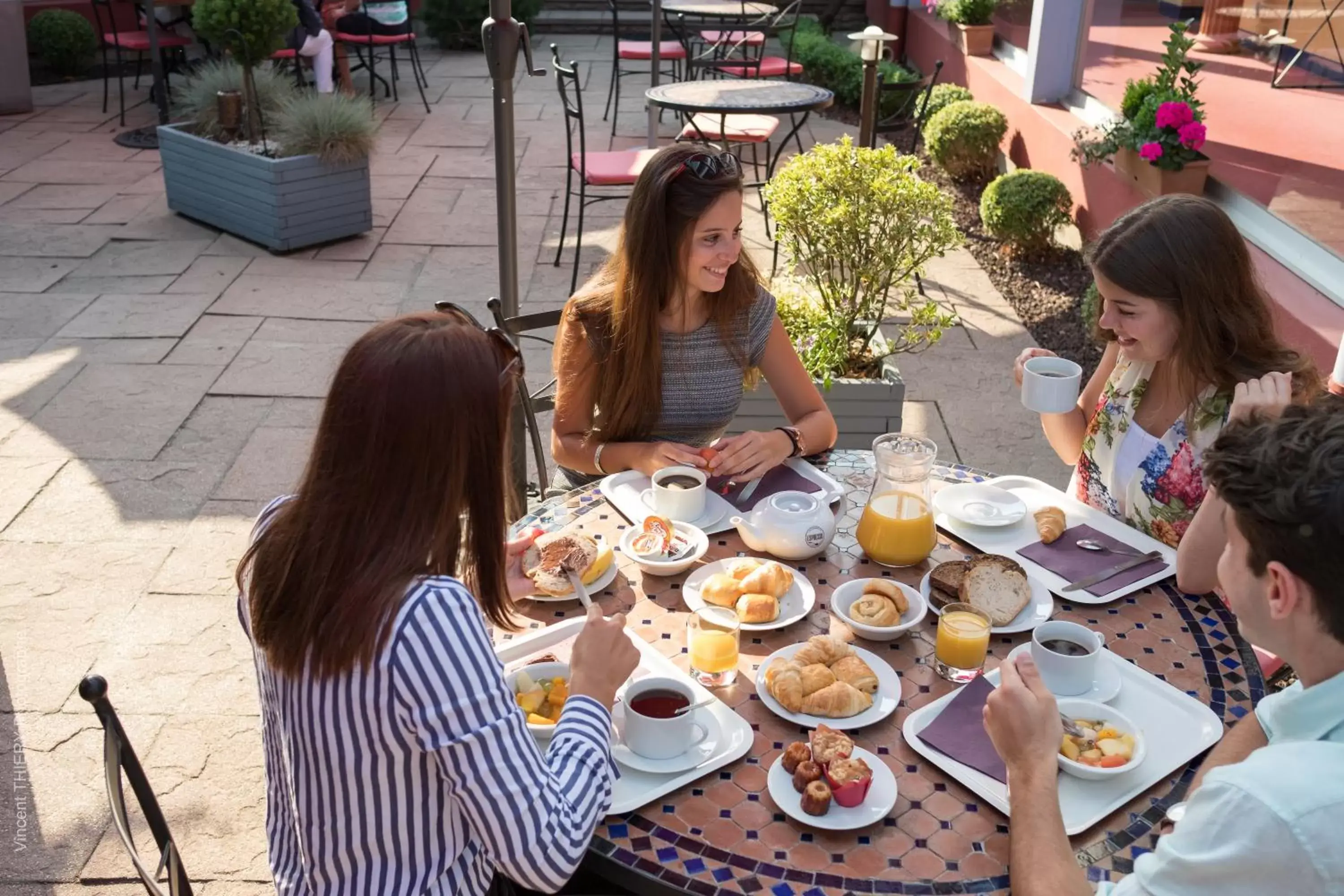 Buffet breakfast in Logis Hôtel Atrium Epinal