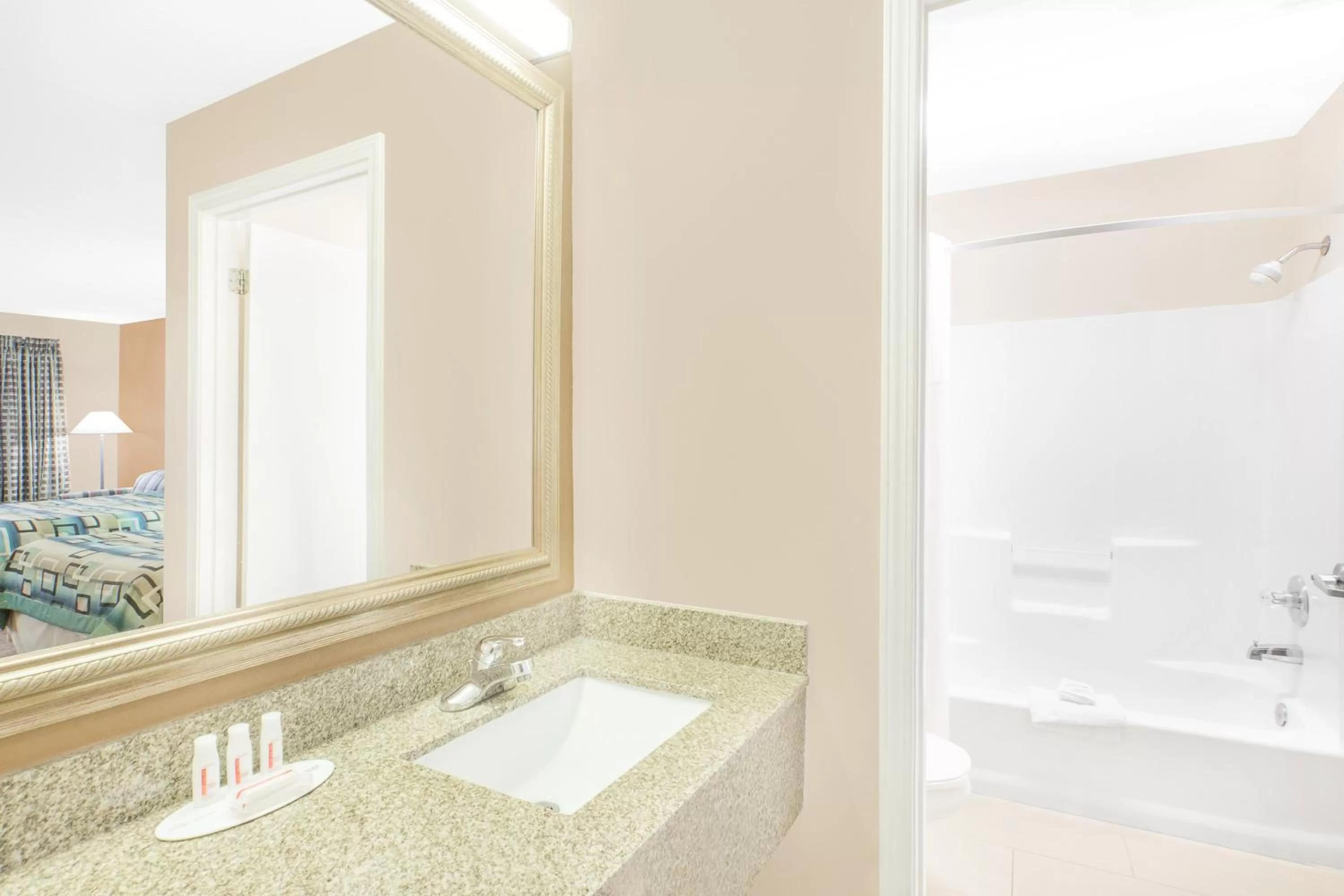 Days Inn by Wyndham Hamilton