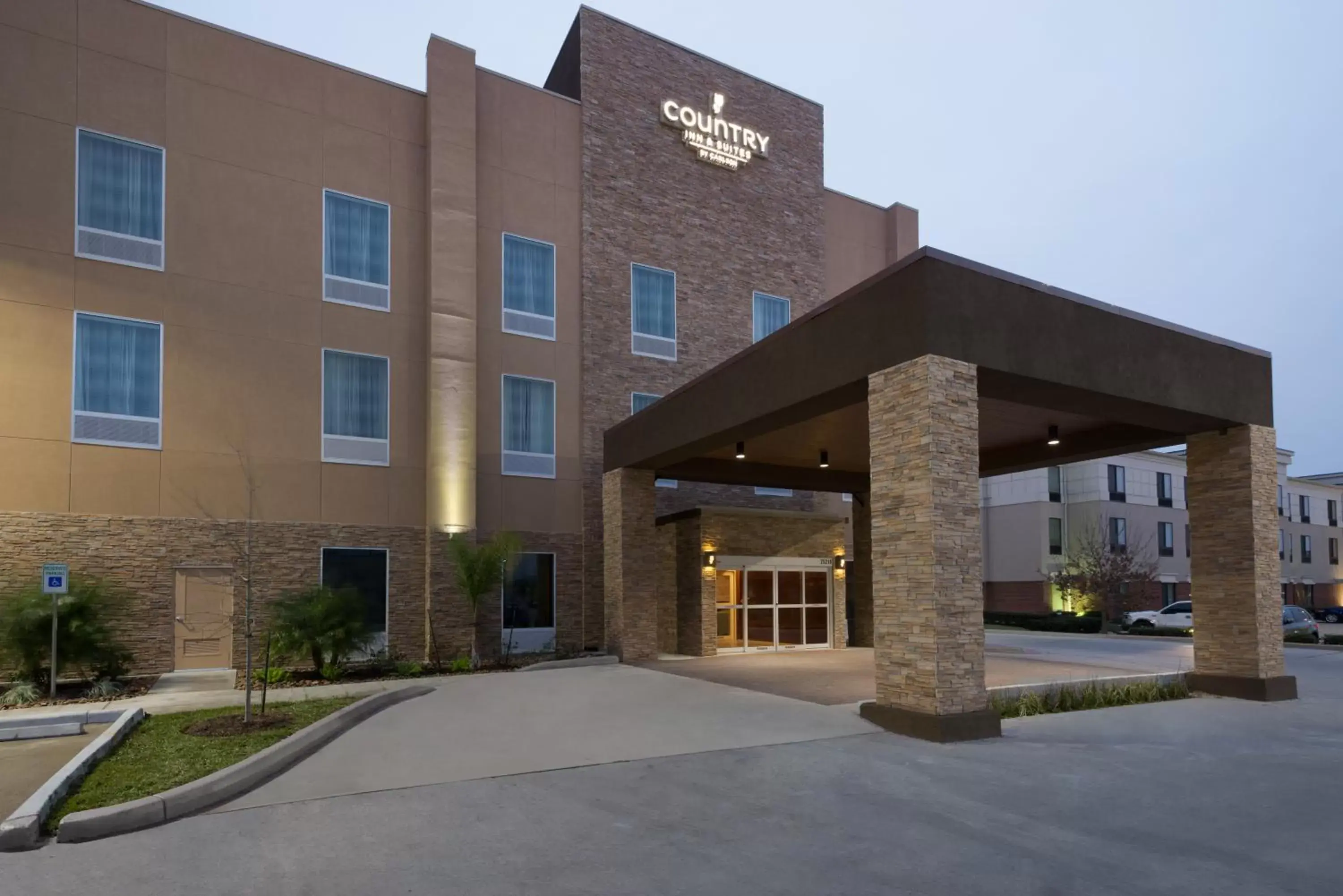 Facade/Entrance in Country Inn & Suites by Radisson, Katy (Houston West), TX