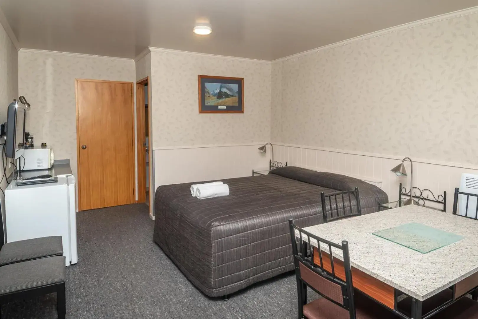 Bedroom, Bed in Te Anau Top 10 Holiday Park and Motels