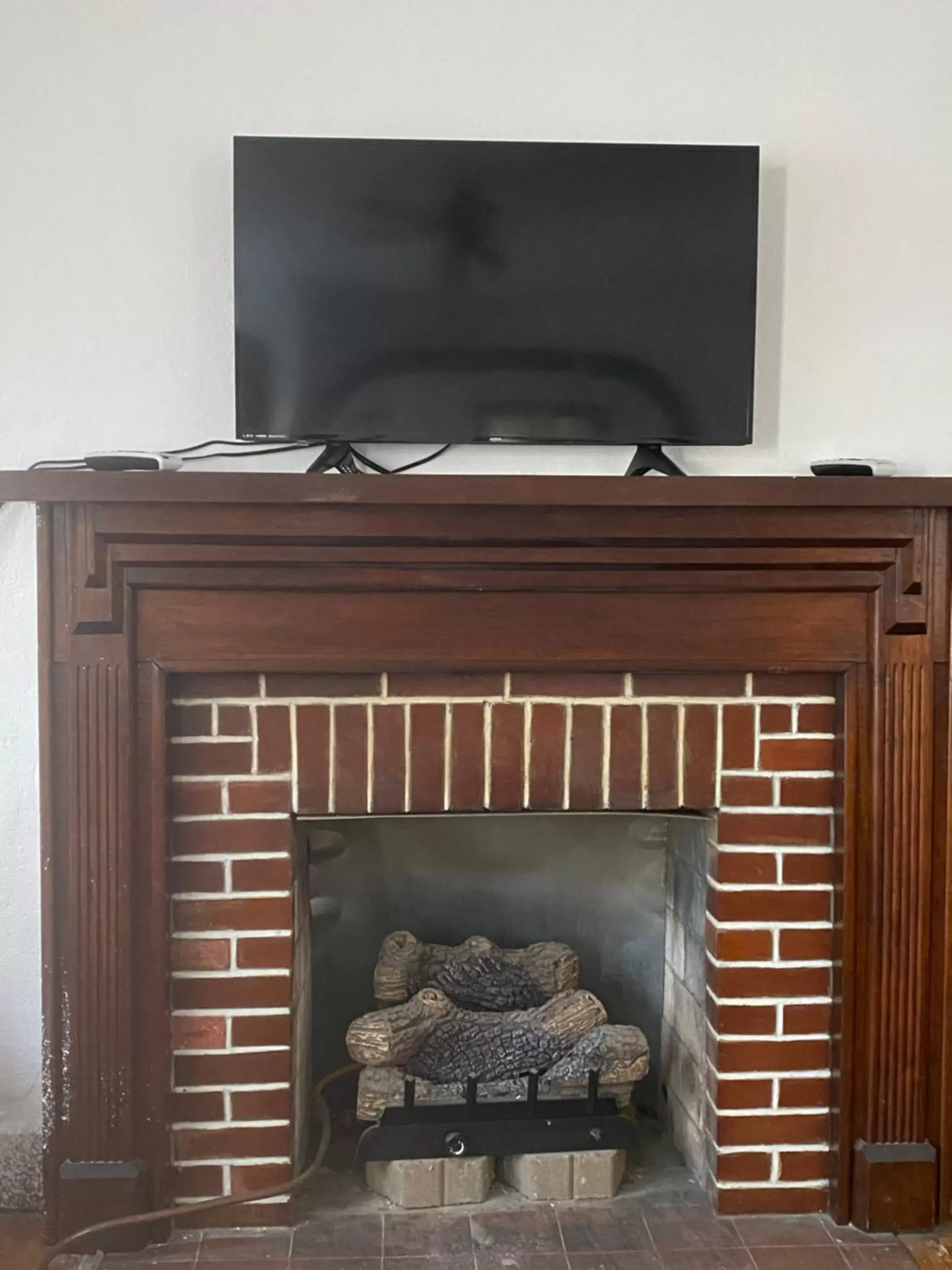 flat iron, TV/Entertainment Center in Kozy Haven Log Cabin Rentals