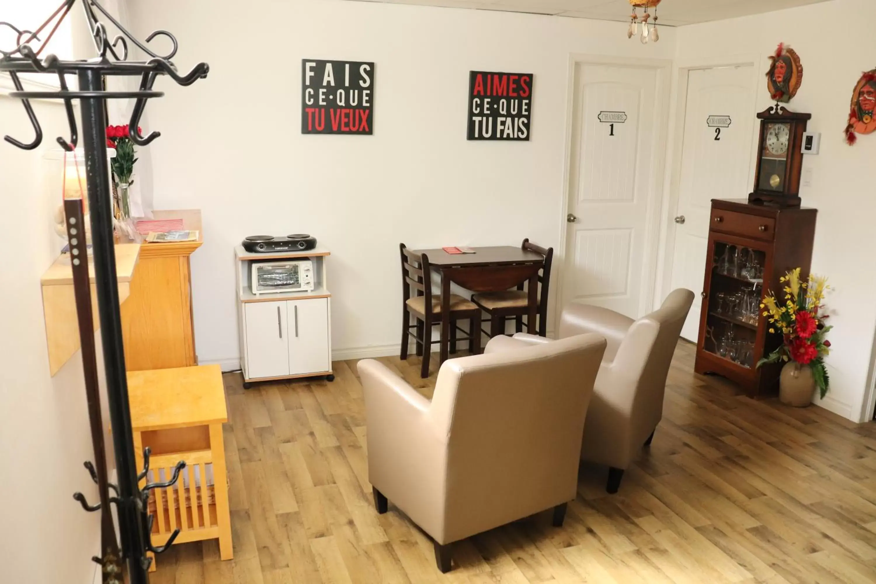 Dining Area in Casa Linda Victoriaville