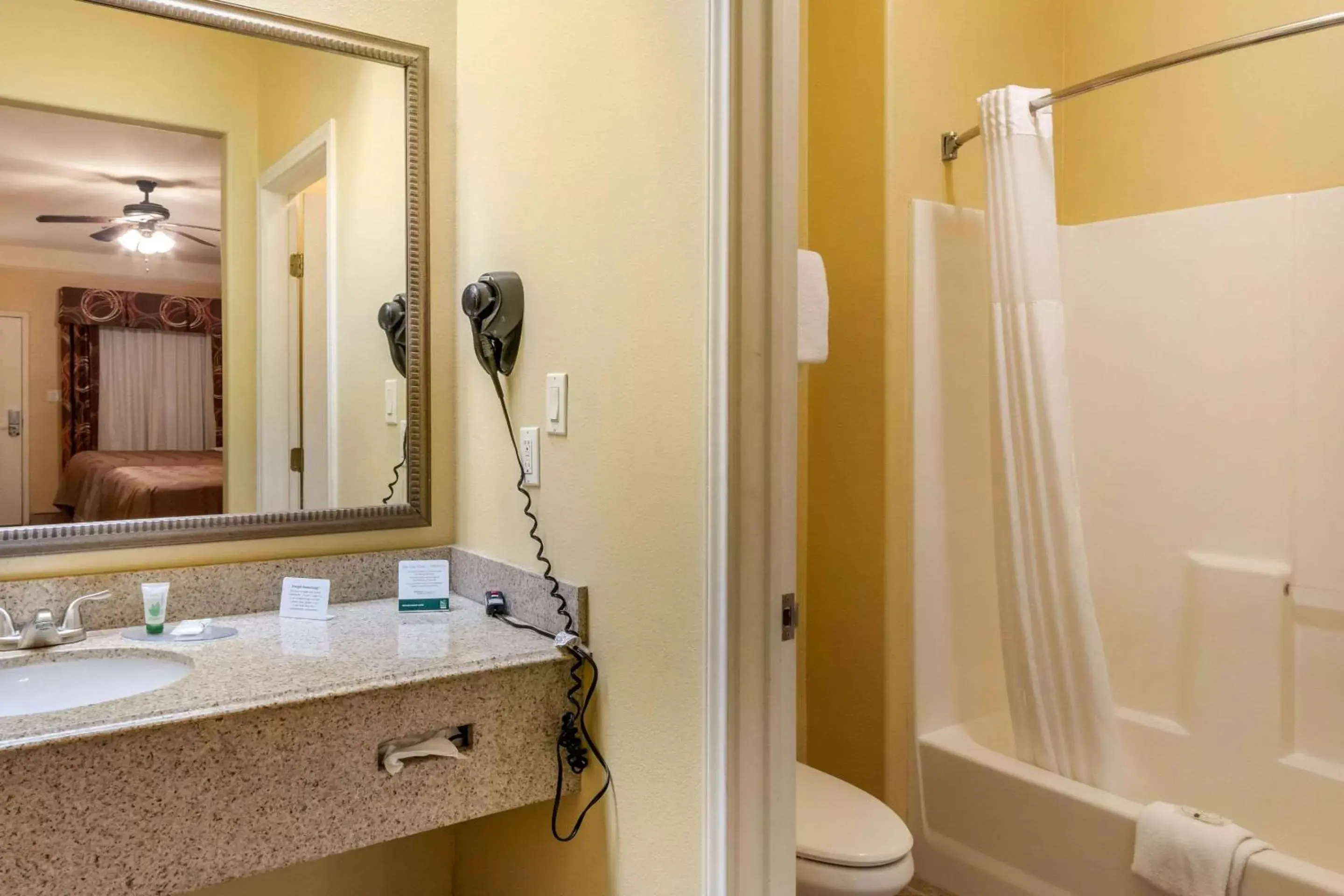 Bathroom in Quality Inn & Suites at The Outlets Mercedes/Weslaco