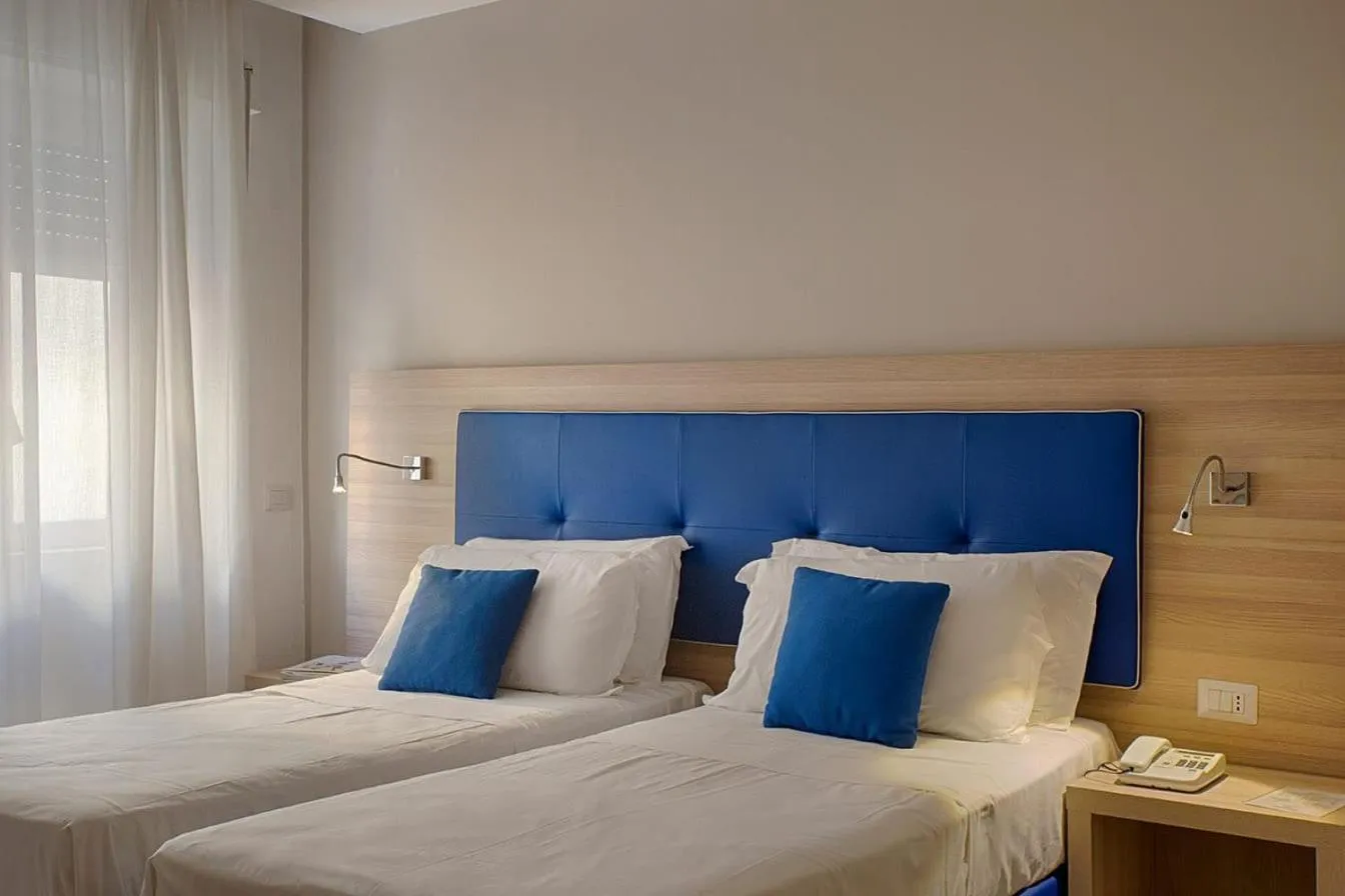 Bedroom, Bed in American Hotel