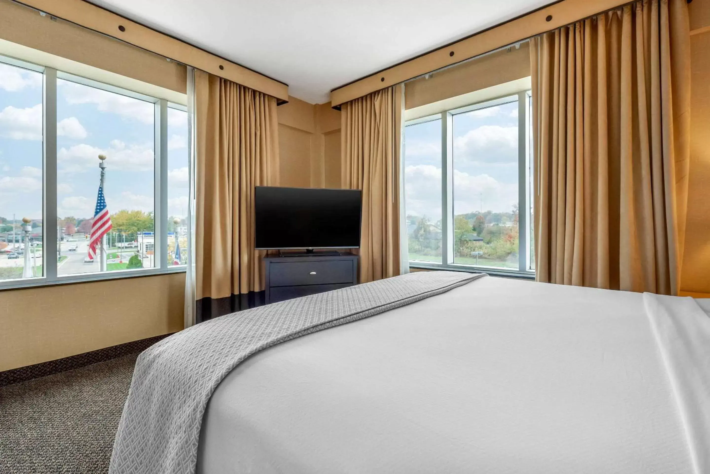 Photo of the whole room, Bed in Cambria Hotel Akron - Canton Airport