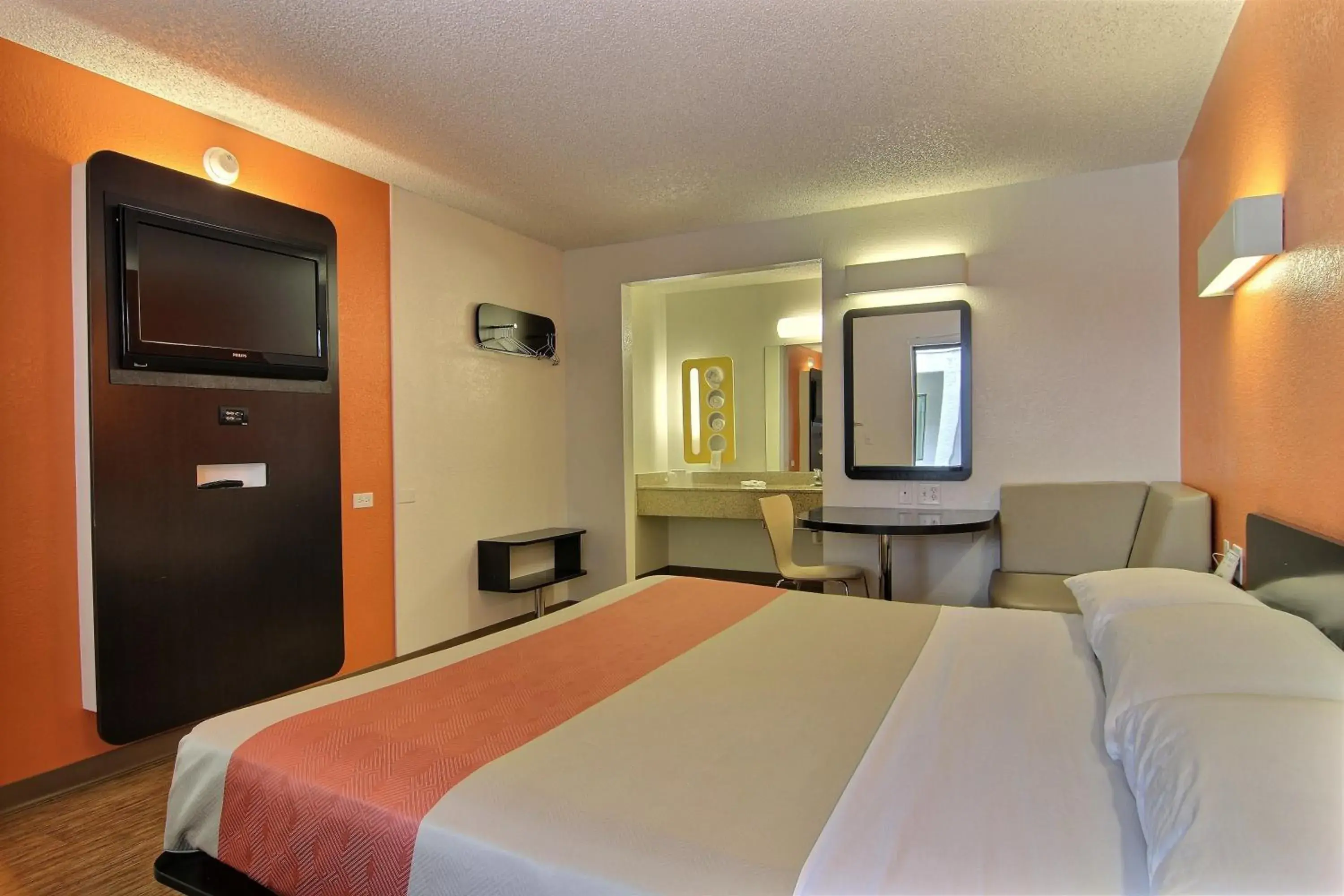 Bedroom, Bed in Motel 6-Albuquerque, NM - Coors Road