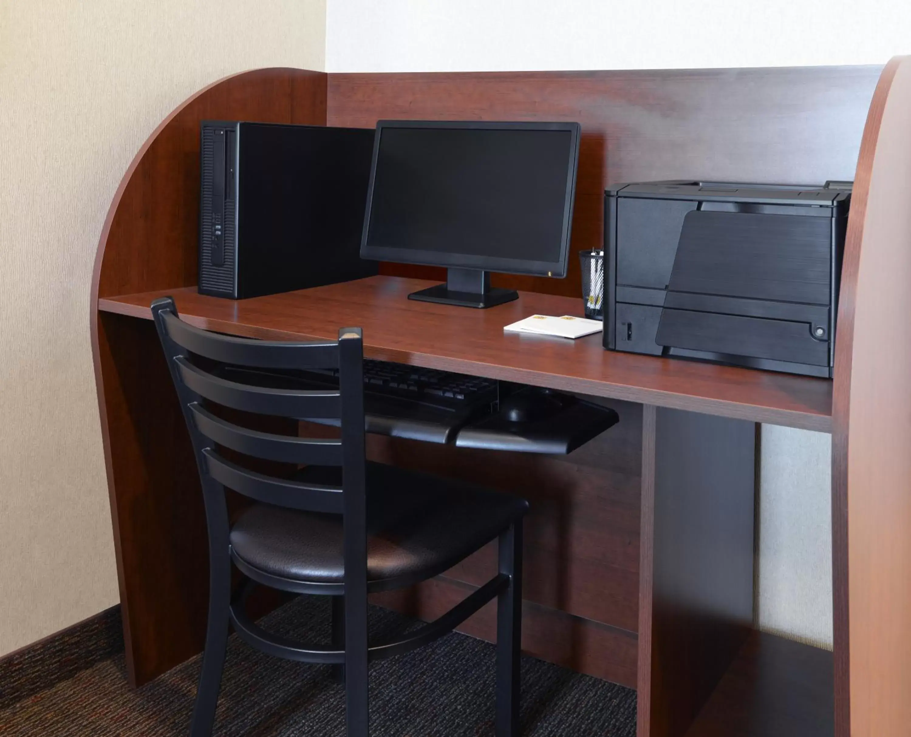 Business facilities, TV/Entertainment Center in My Place Hotel-Medford, OR