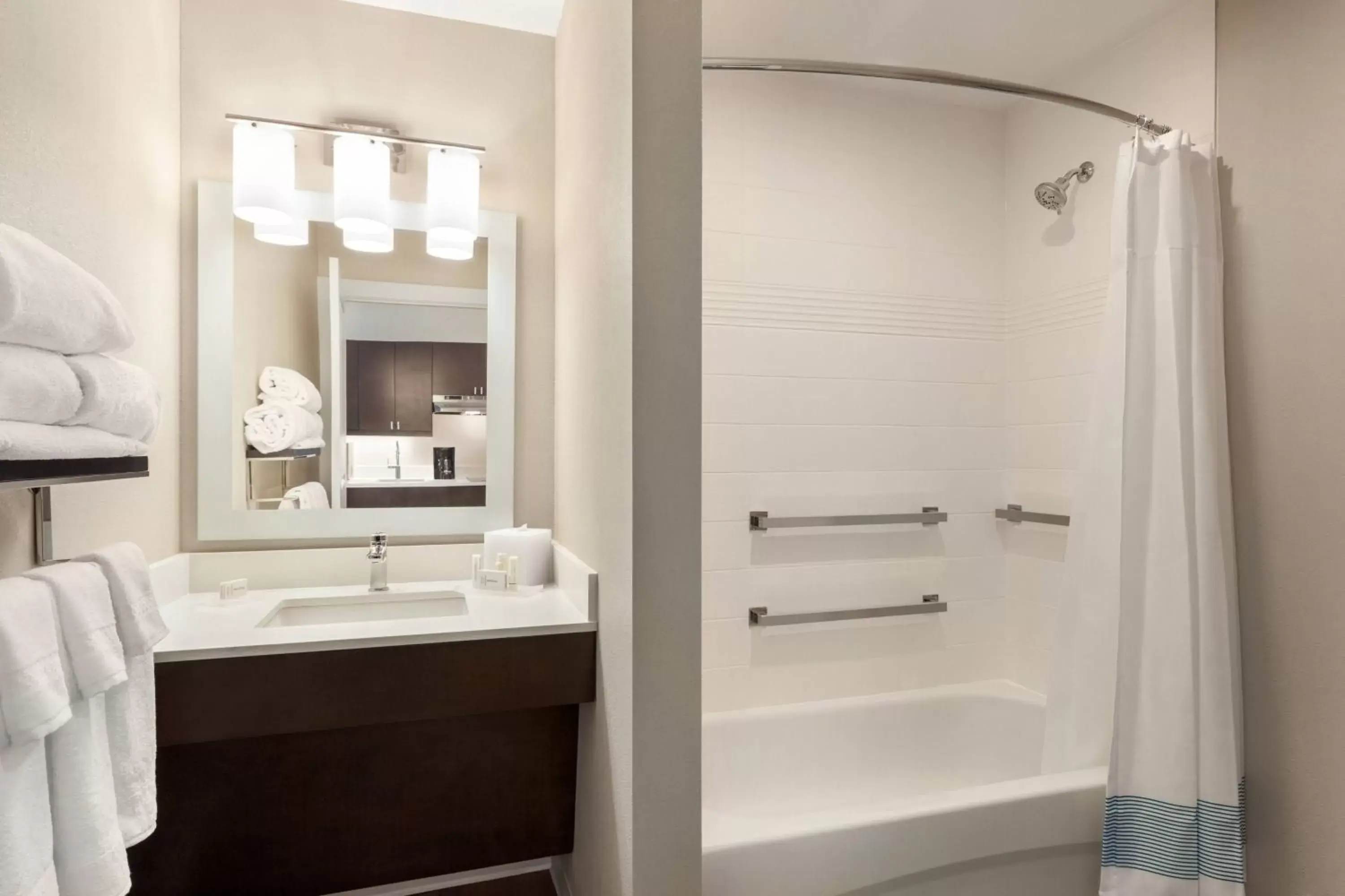 Bathroom in TownePlace Suites by Marriott Memphis Southaven
