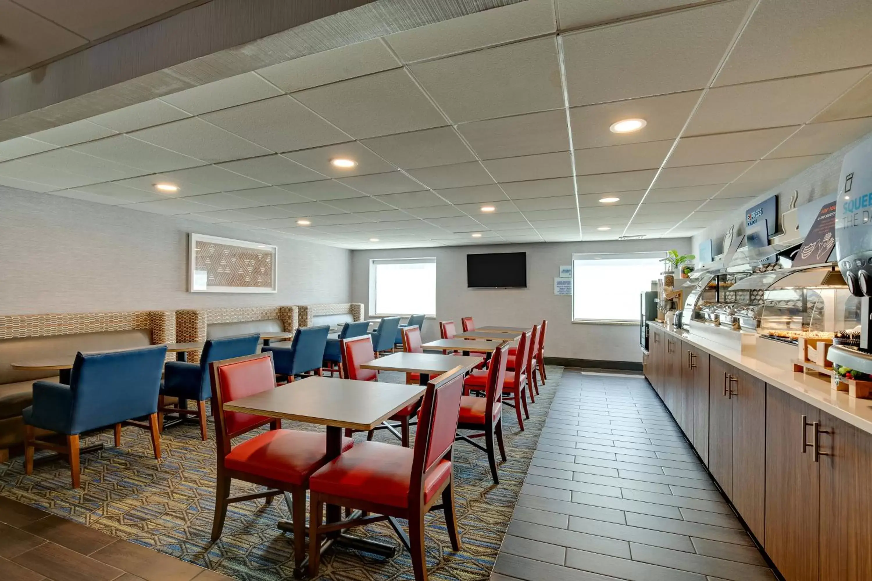 Breakfast, Restaurant/Places to Eat in Holiday Inn Express Nashville W-I40, an IHG Hotel