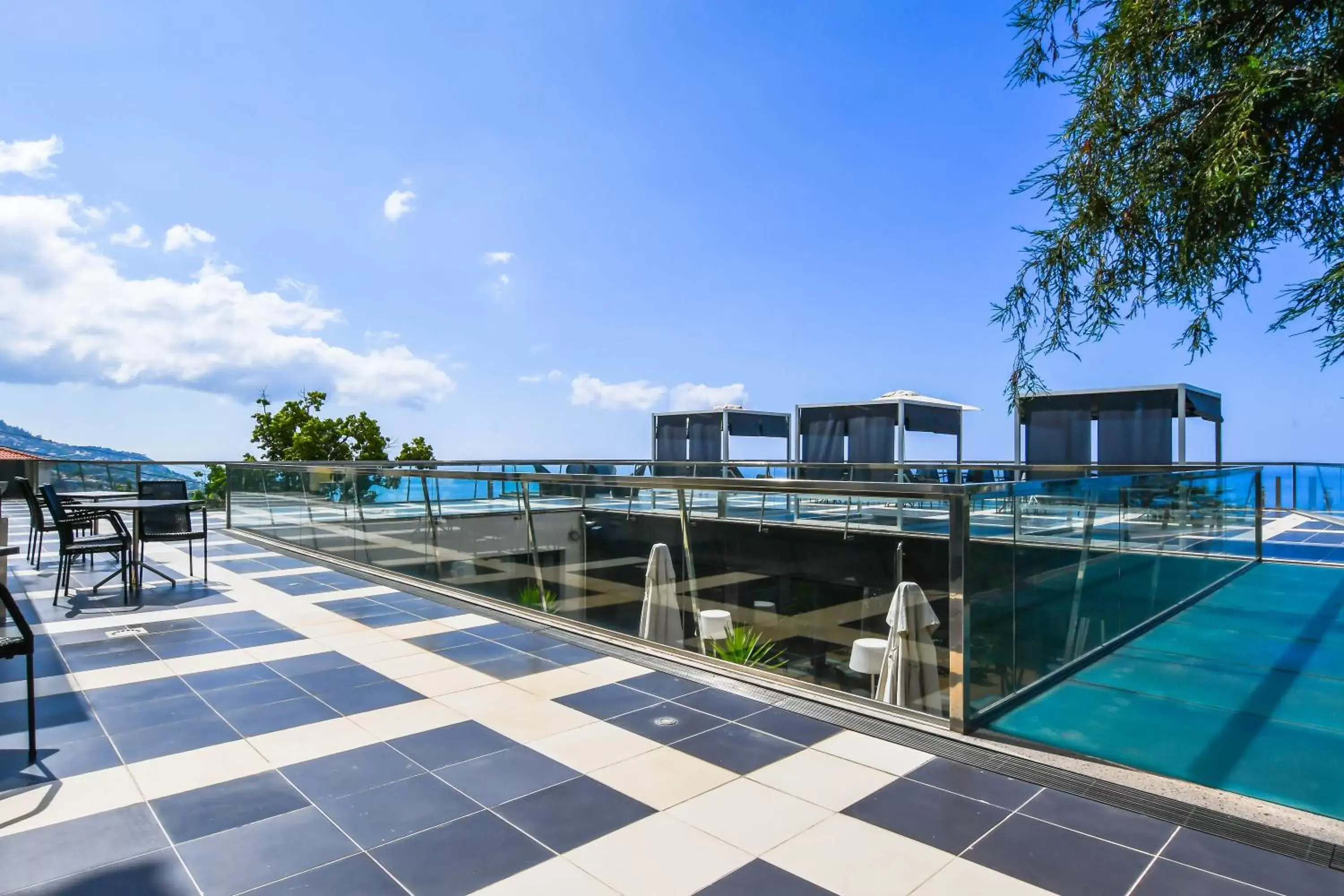 Balcony/Terrace, Swimming Pool in Quinta Mirabela - Design Hotel