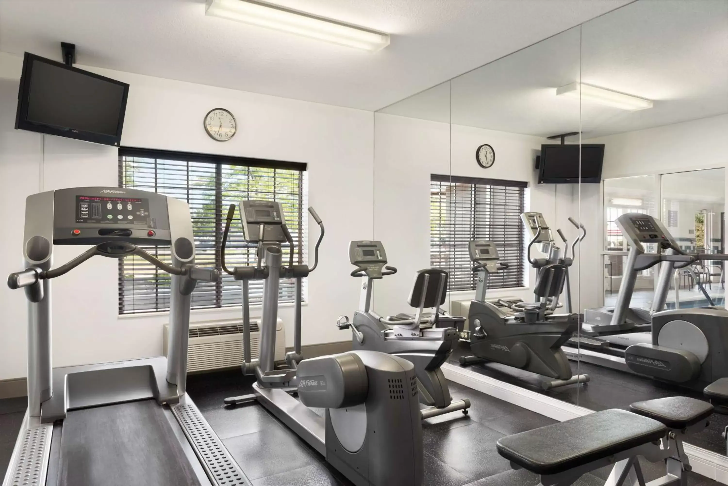 Activities, Fitness Center/Facilities in Country Inn & Suites by Radisson, Romeoville, IL
