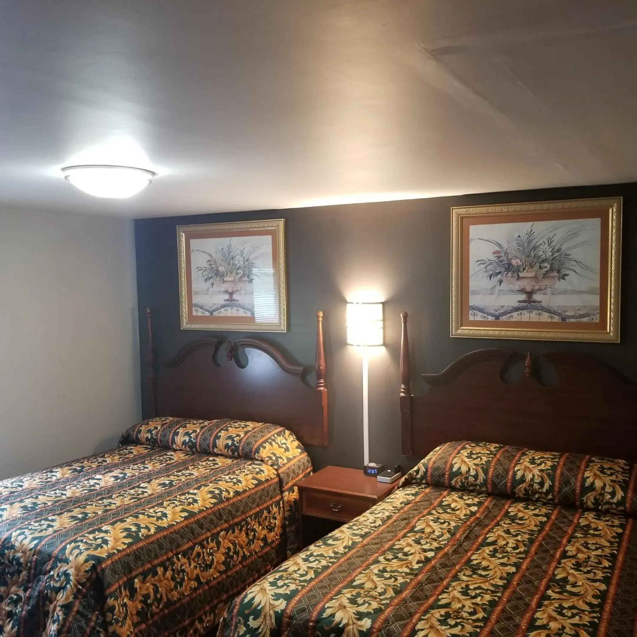 Bed in Cottage Inn - Grantville