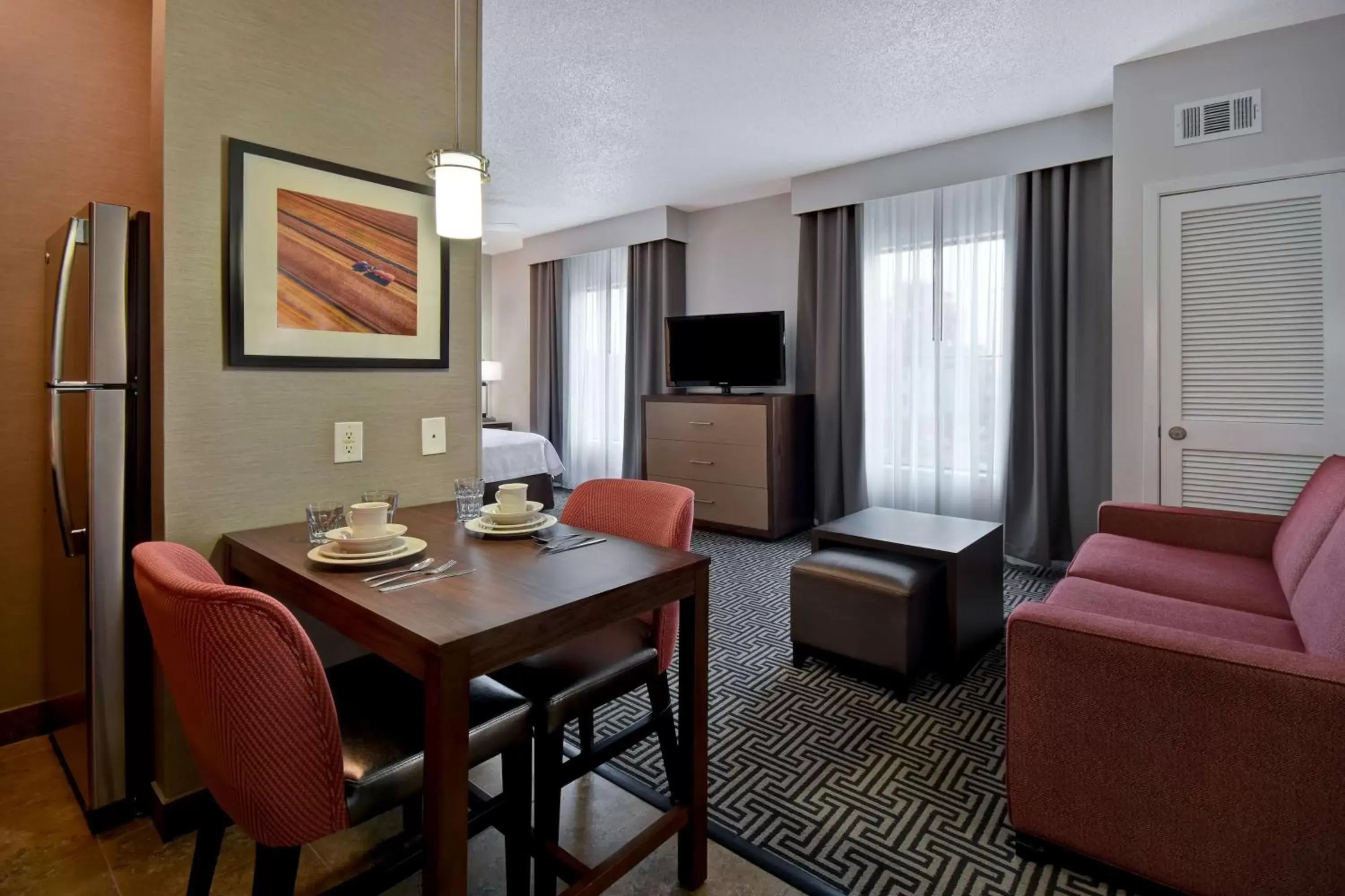 Living room, Dining Area in Homewood Suites By Hilton HOU Intercontinental Airport