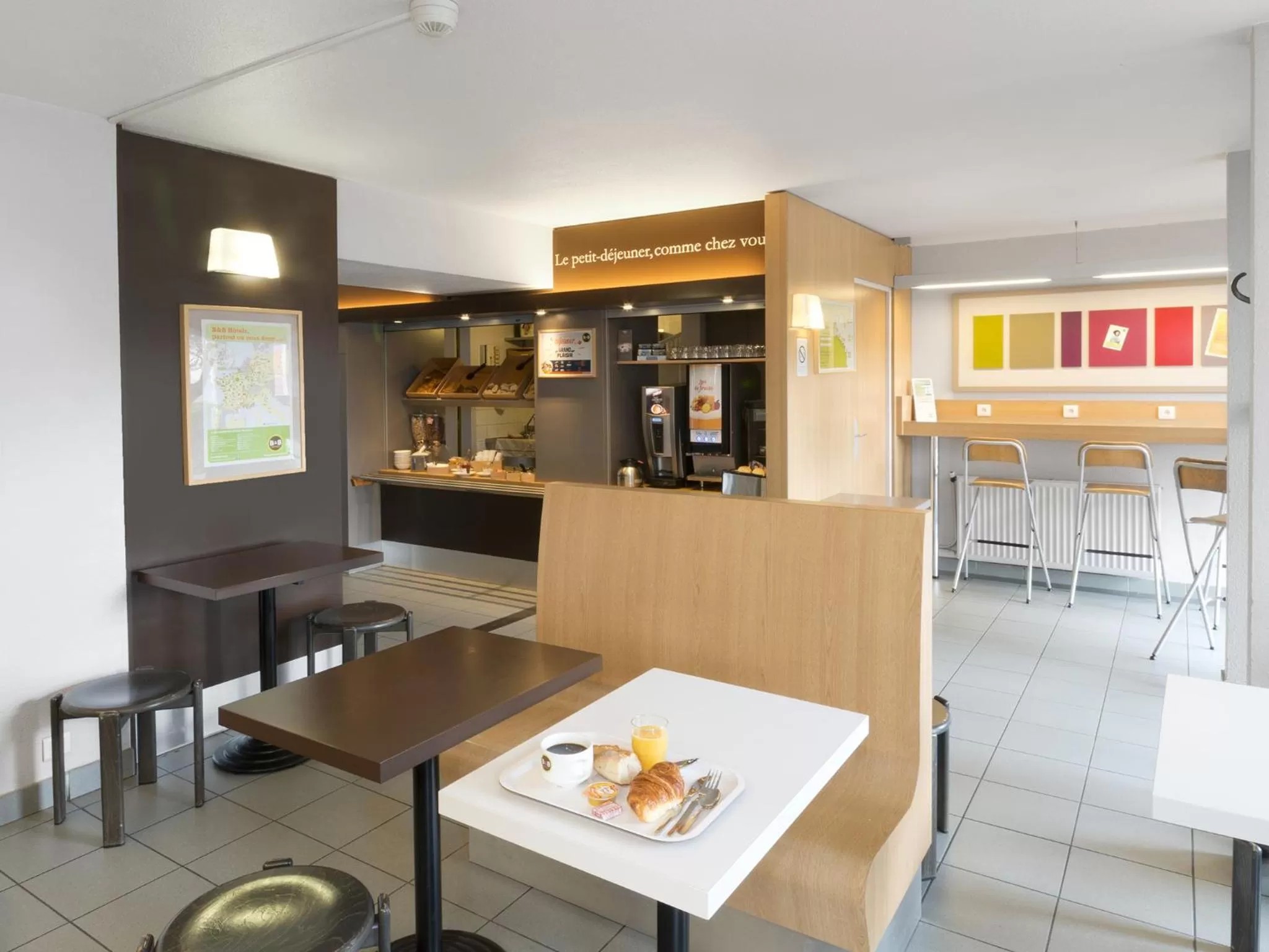 Restaurant/places to eat in B&B HOTEL Nantes Parc Expos La Beaujoire