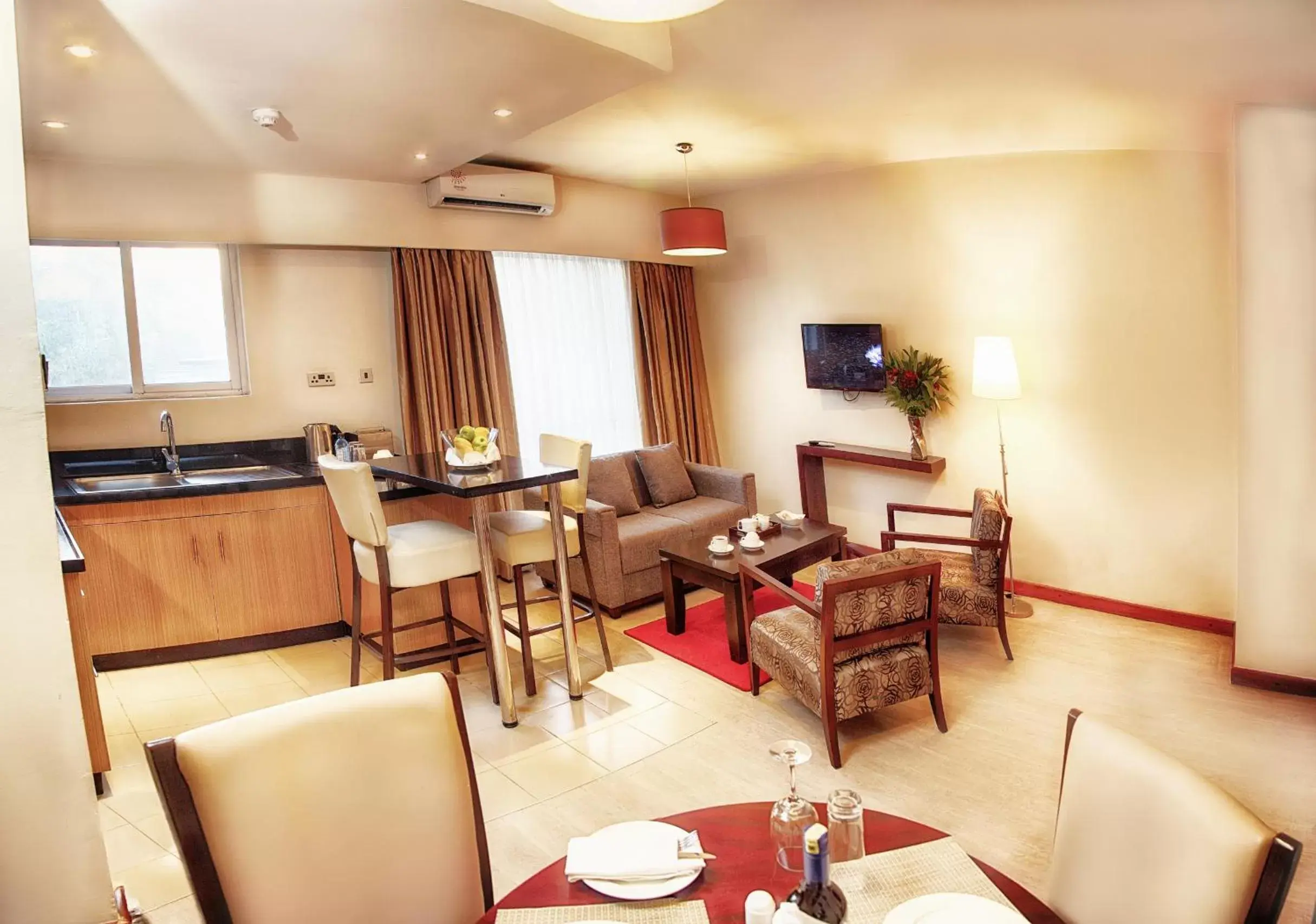 Kitchen or kitchenette, Seating Area in Zehneria Suites Hotel