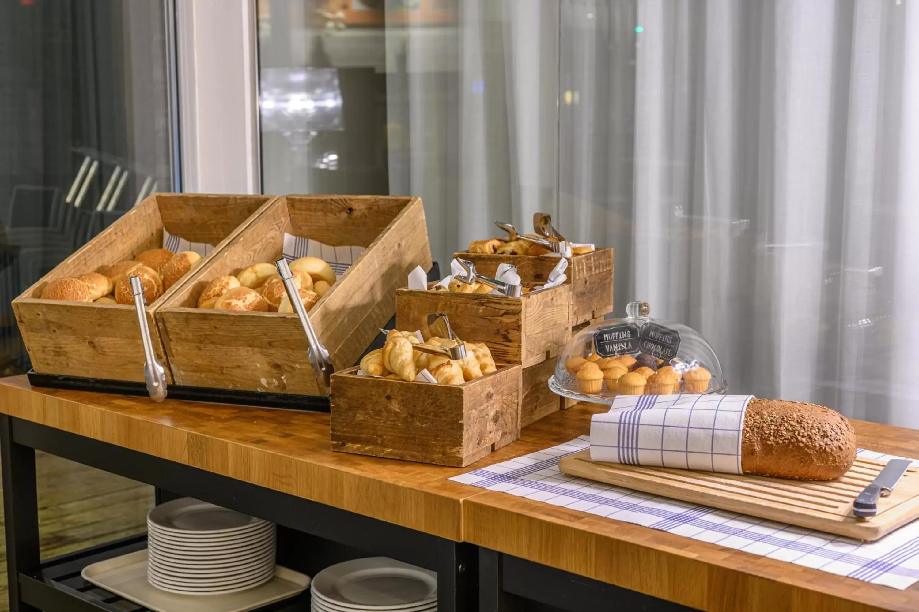 Breakfast, Food in Holiday Inn Express Mechelen City Centre, an IHG Hotel