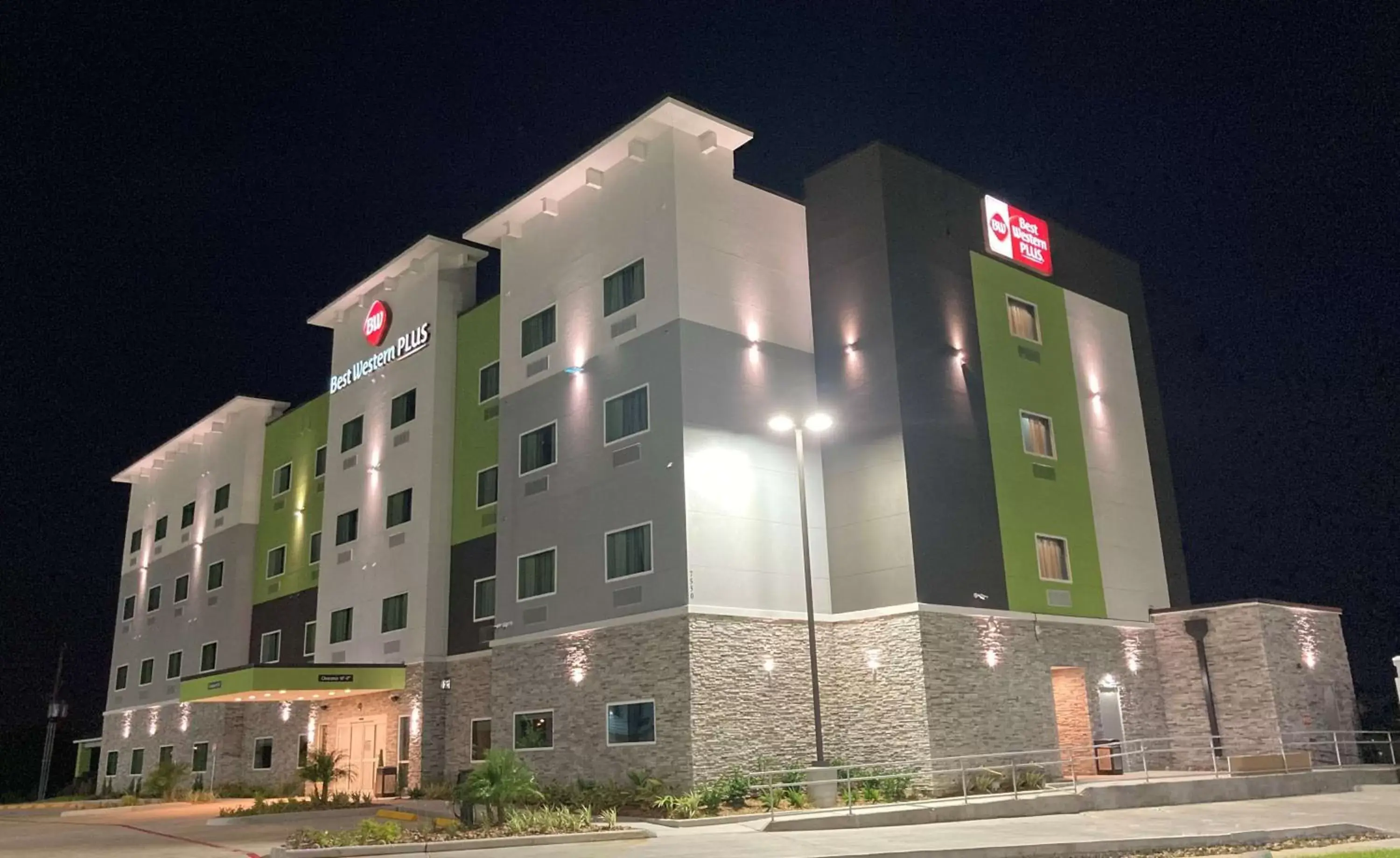 Property Building in Best Western Plus Mid County