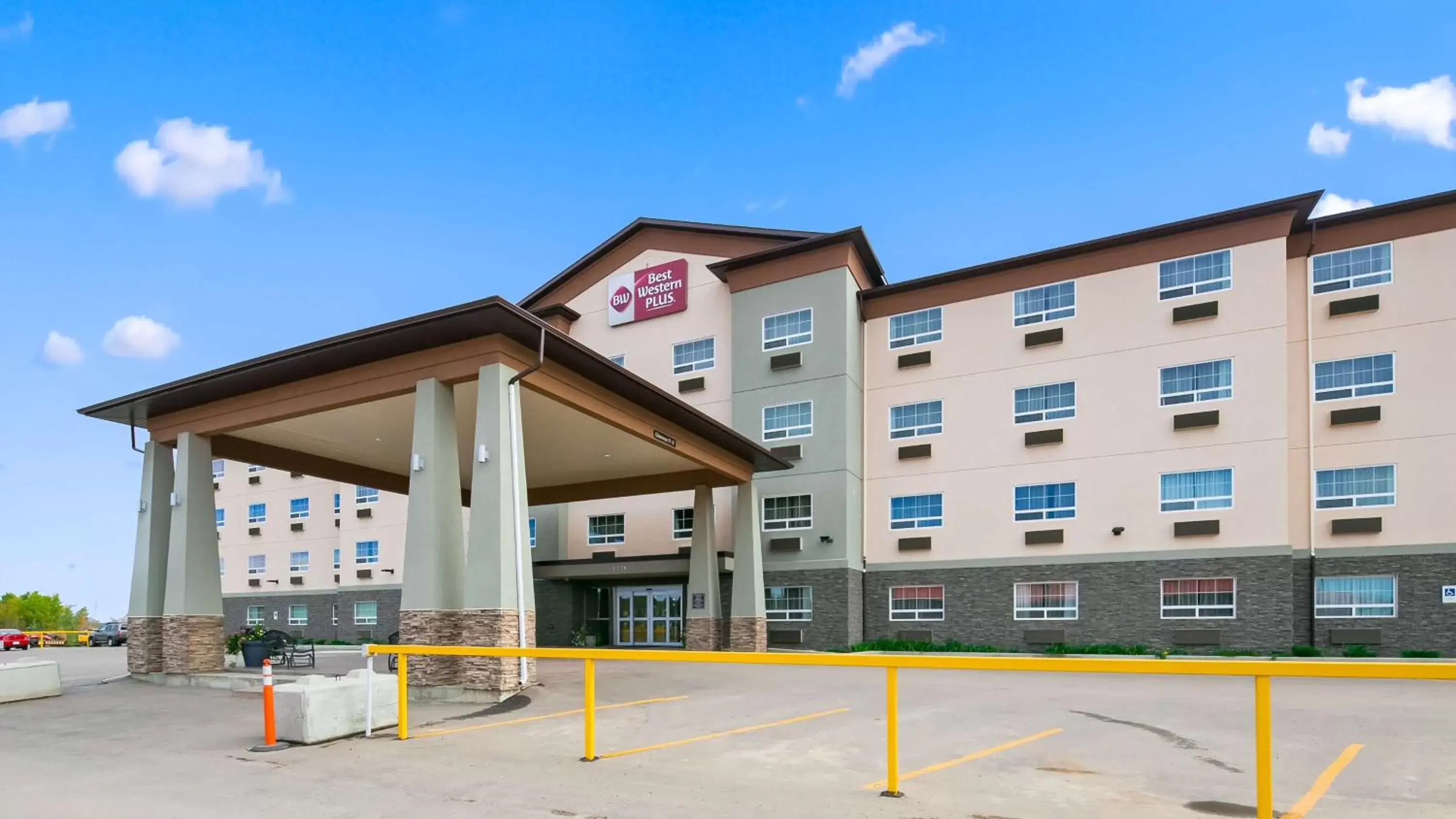Property Building in Best Western Plus Peace River Hotel & Suites