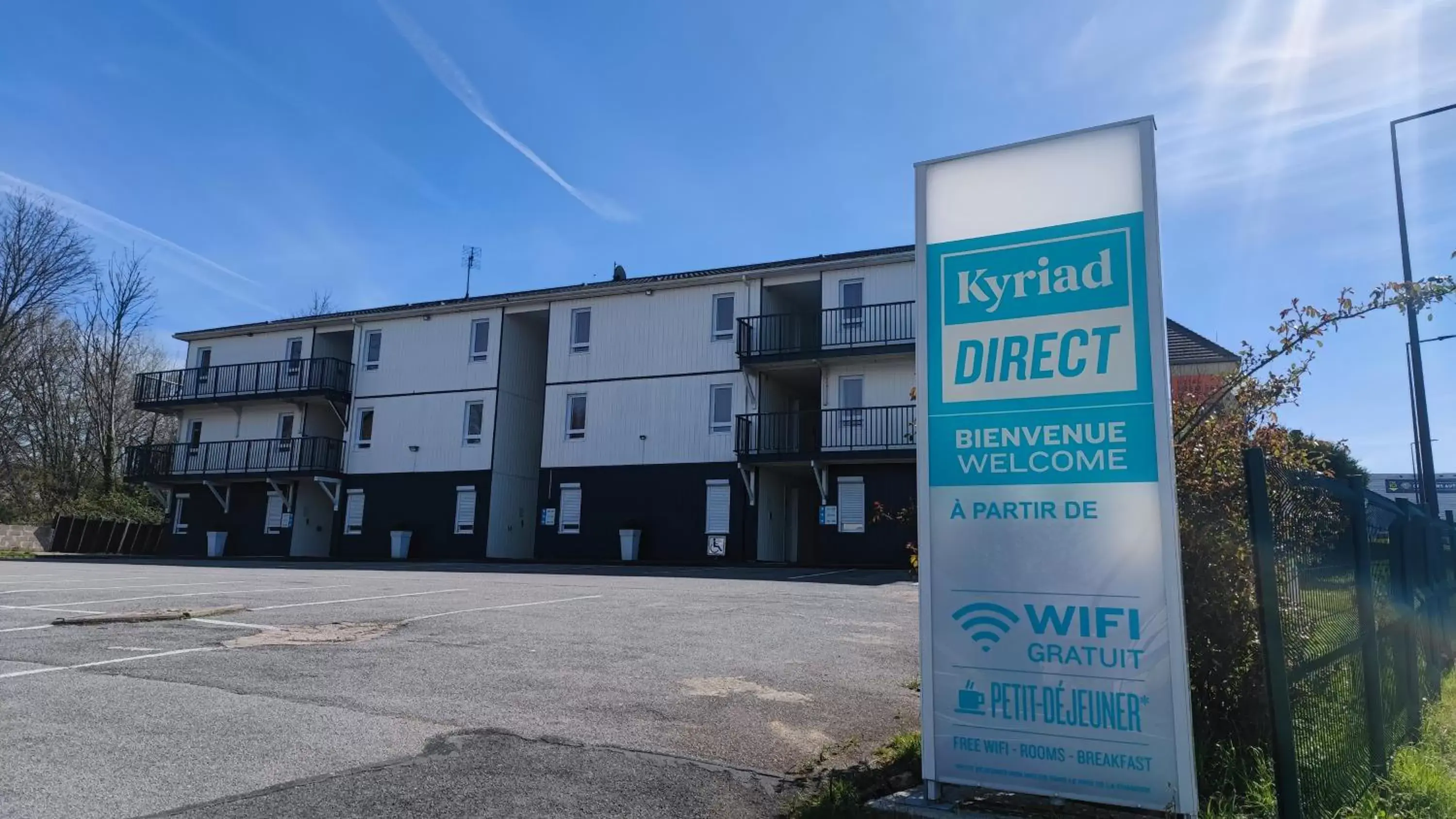 Property Building in Kyriad Direct Rouen Nord - Barentin