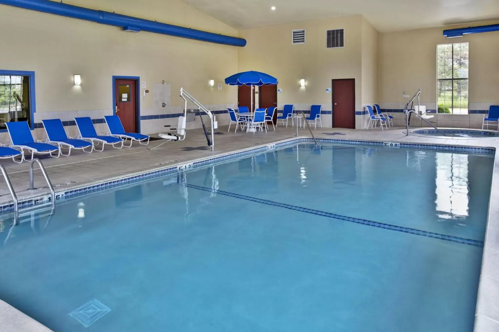 Swimming Pool in Holiday Inn Express Hotel & Suites Woodhaven, an IHG Hotel